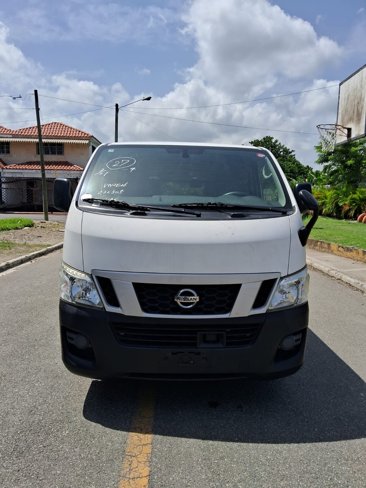 jeepetas y camionetas - Se vende Nissan Caravan recién importada 