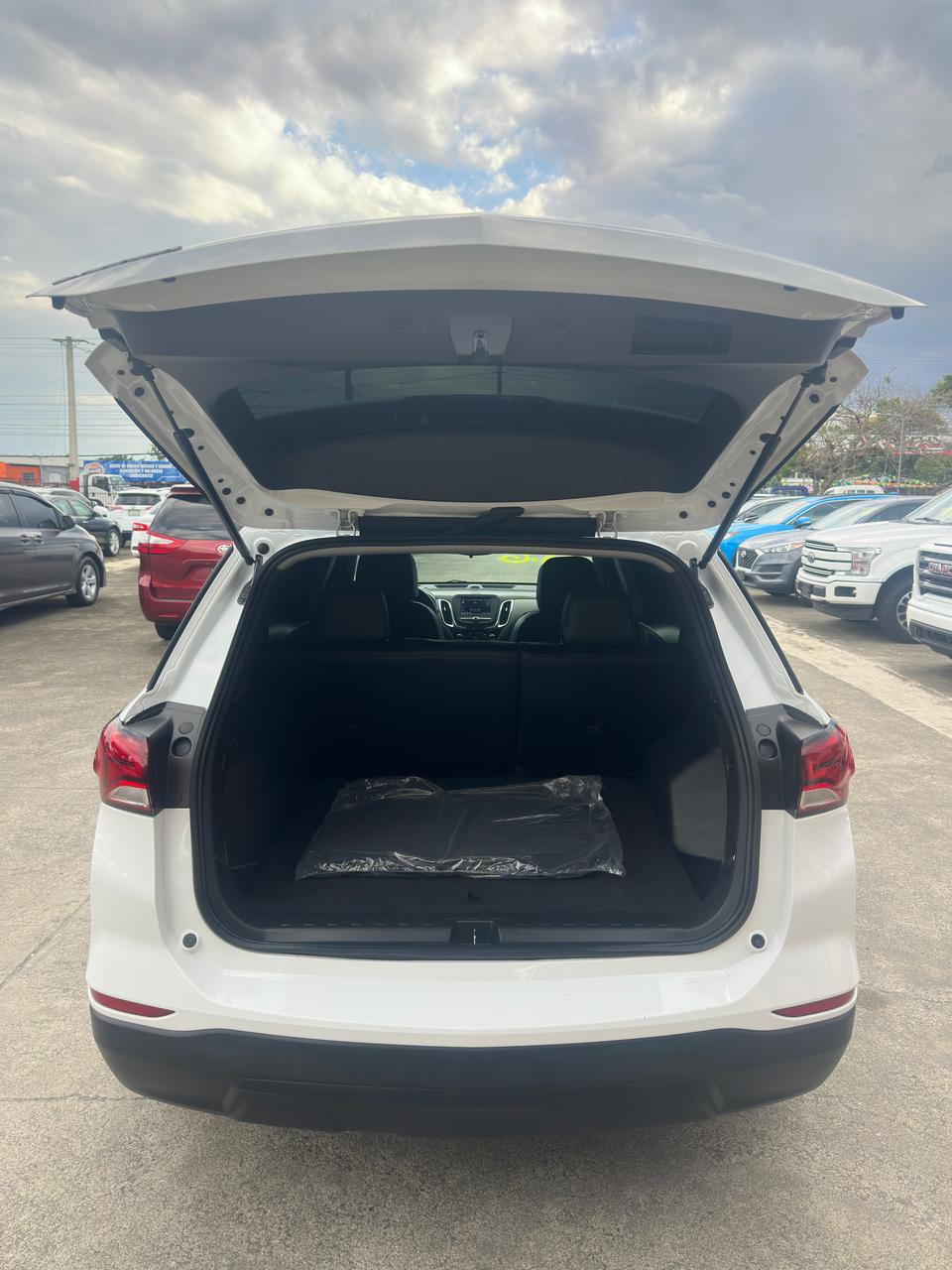 jeepetas y camionetas - 2022 Chevrolet Equinox LS  3