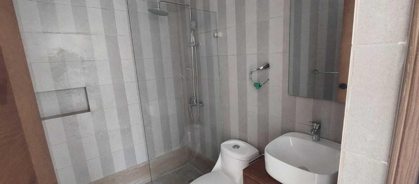 apartamentos - Apartamento 2do piso con terraza en evaristo morales 2