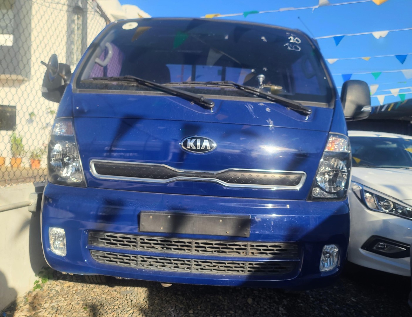 carros - KIA BONGO 2017 AZUL