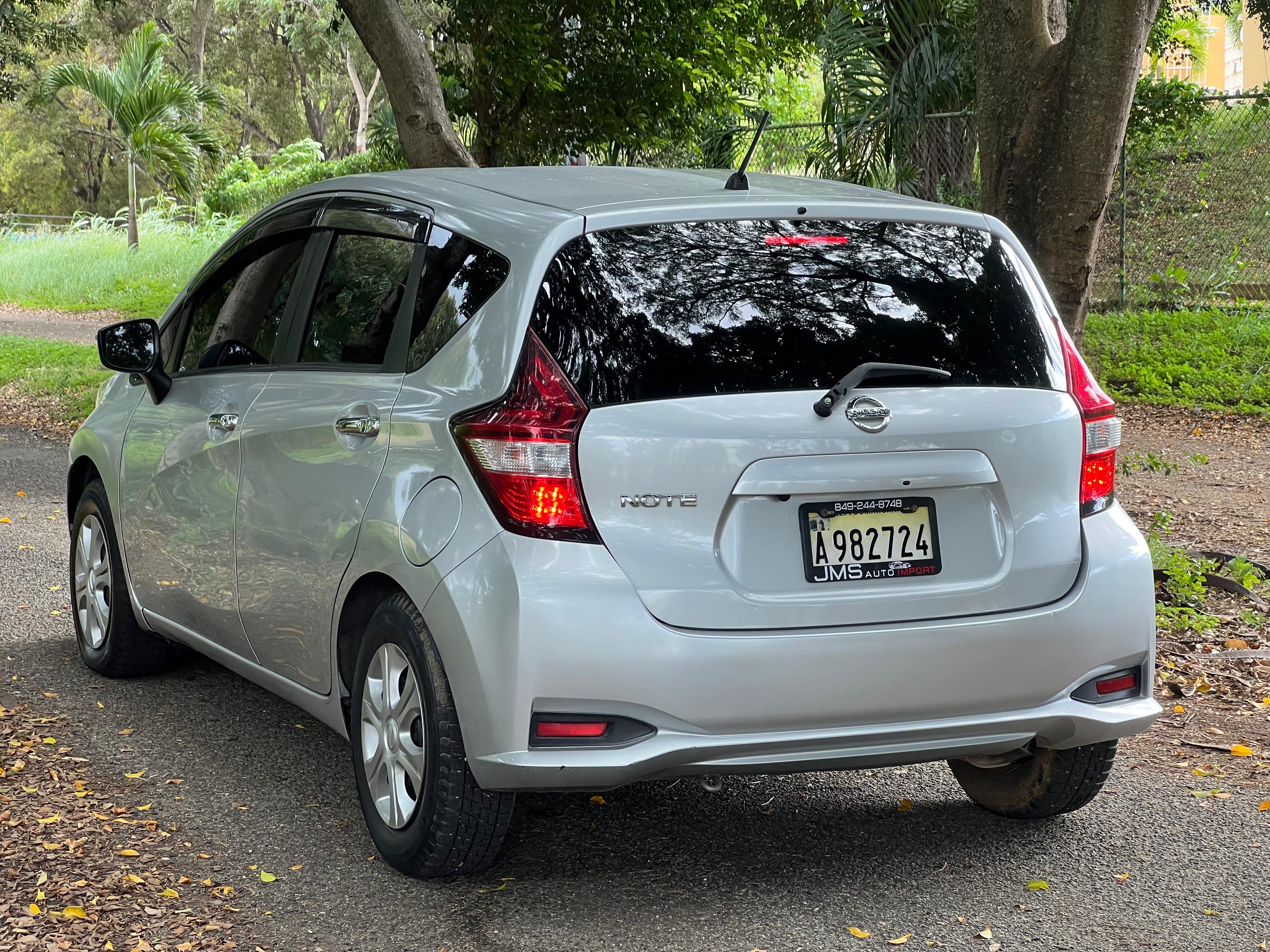 carros - NISSAN NOTE AÑO 2017 4