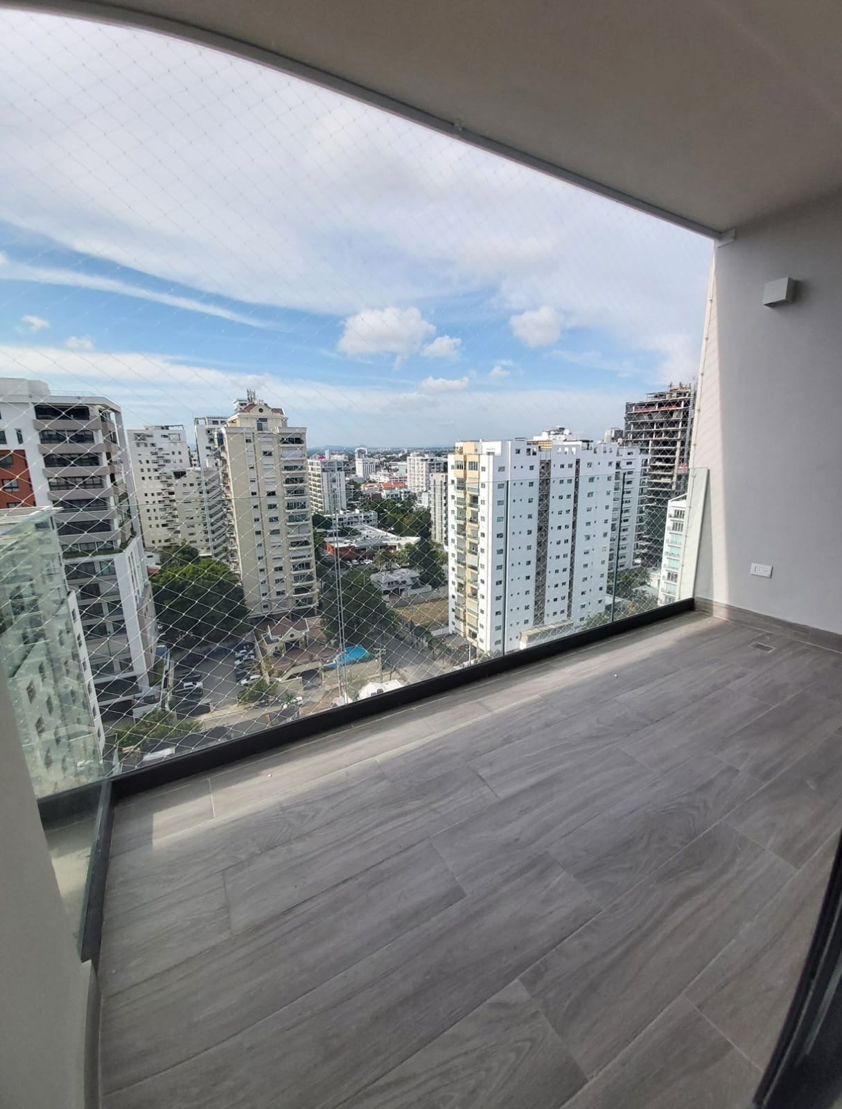 apartamentos - Alquiló piantini línea blanca torre lujo tres hab 