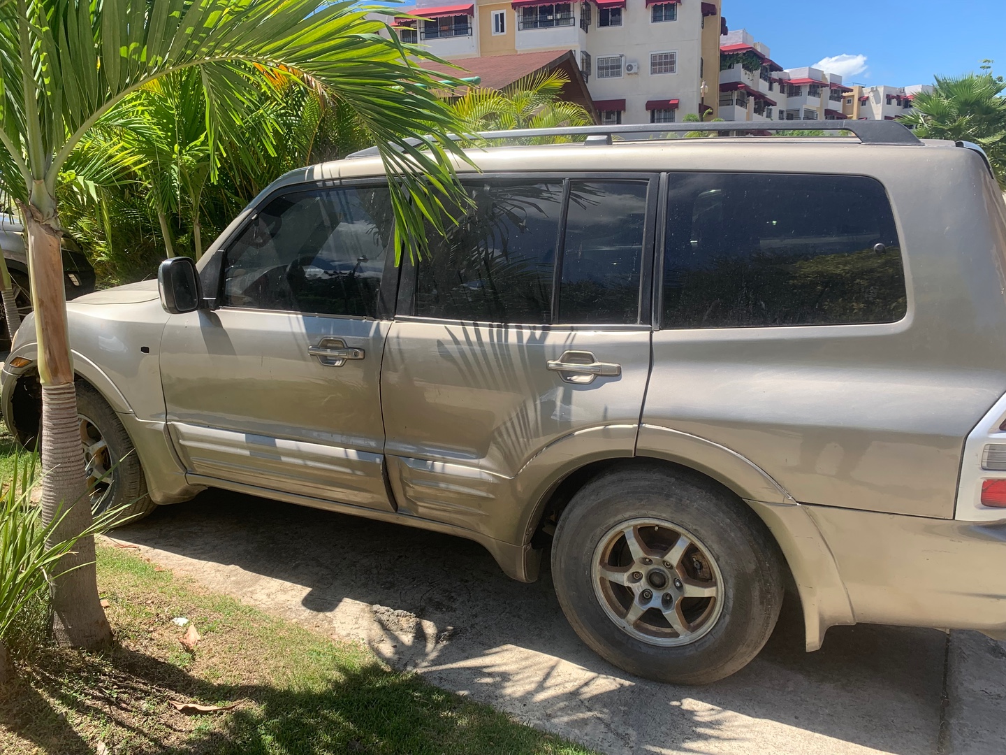 otros vehiculos - Mitsubishi montero 2001 2