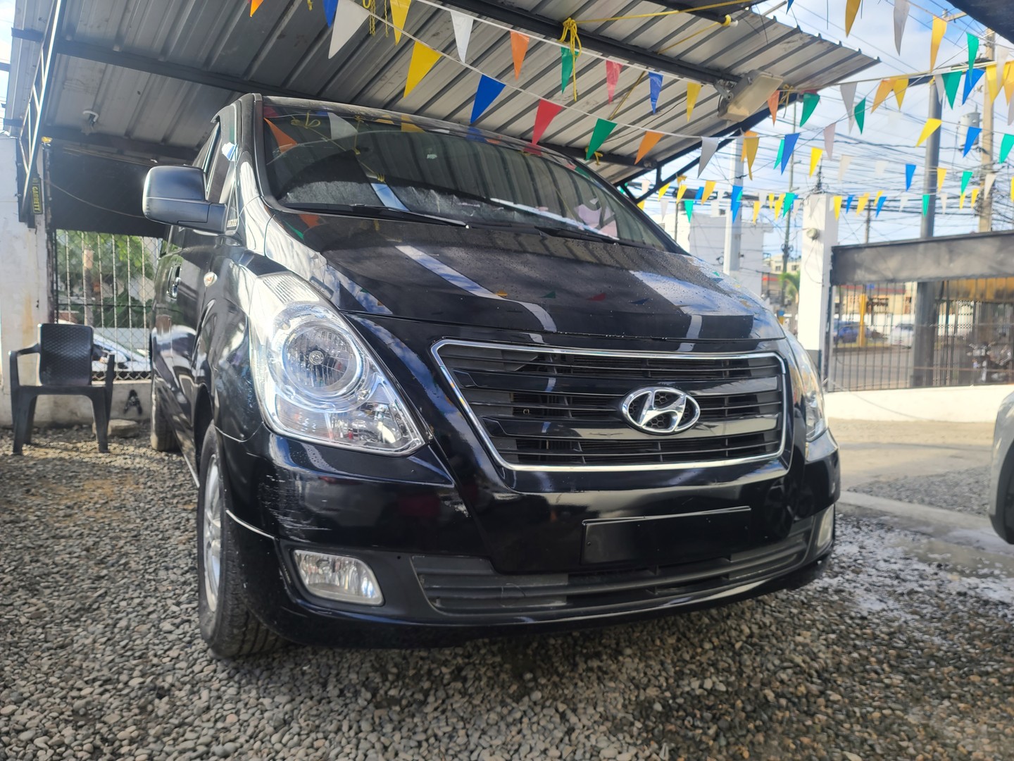 jeepetas y camionetas - HYUNDAI GRAND STAREX 2017 NEGRA 1