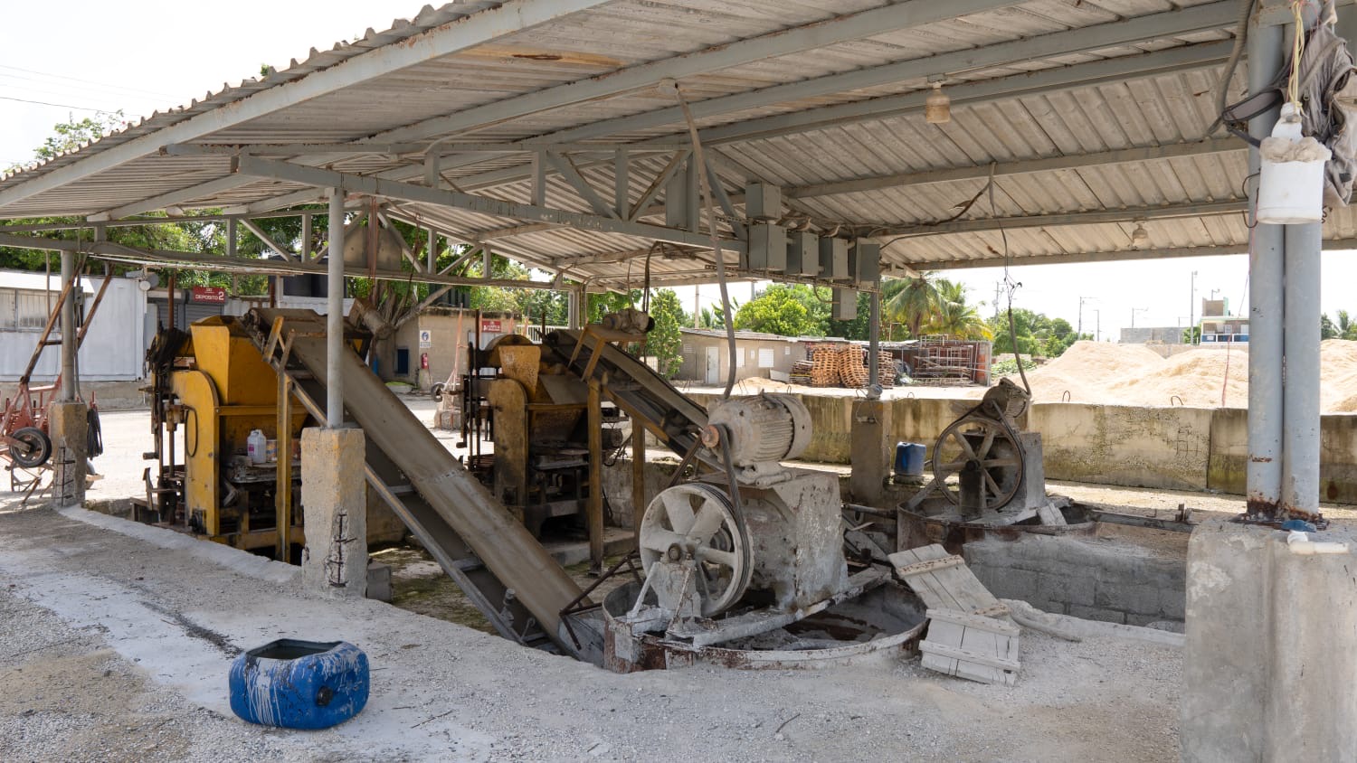 construccion e industrial - Venta de fábrica de block ubicada en las americas 6