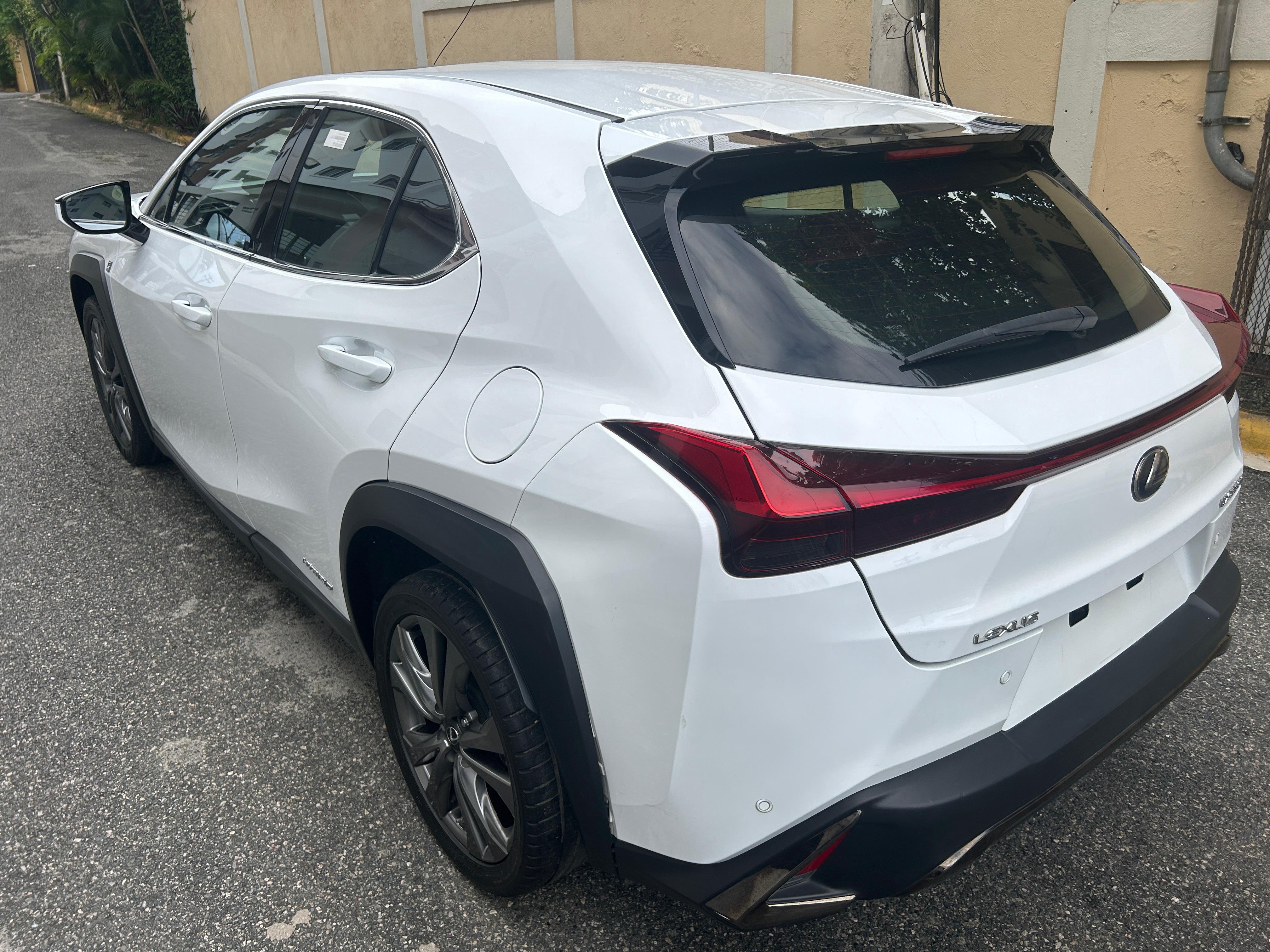 jeepetas y camionetas - Lexus UX250  2022 impecable  3