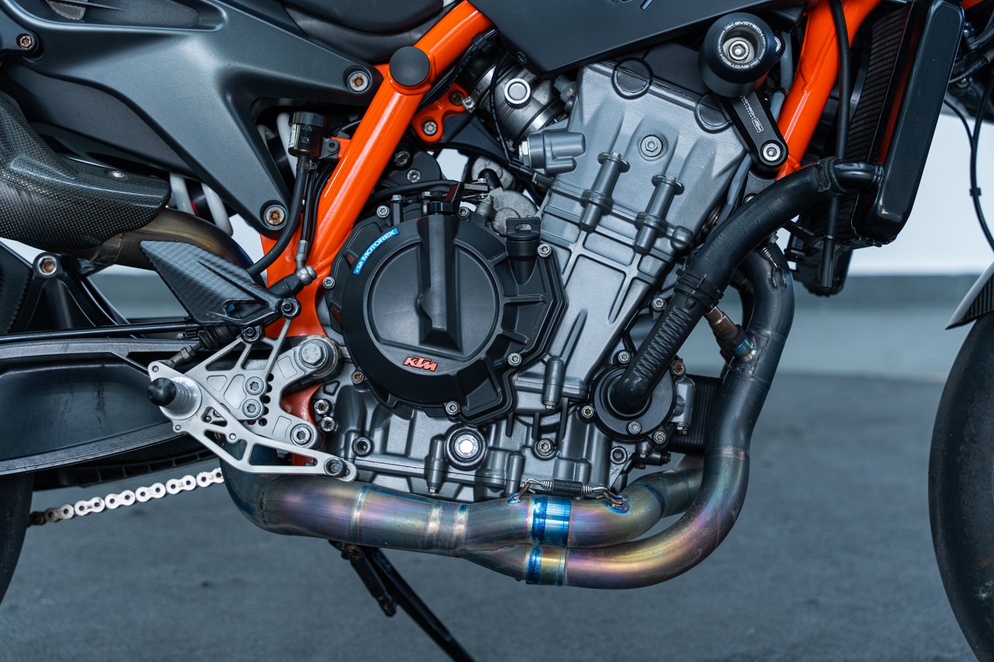 motores y pasolas - KTM 890 DUKE R 2021 8