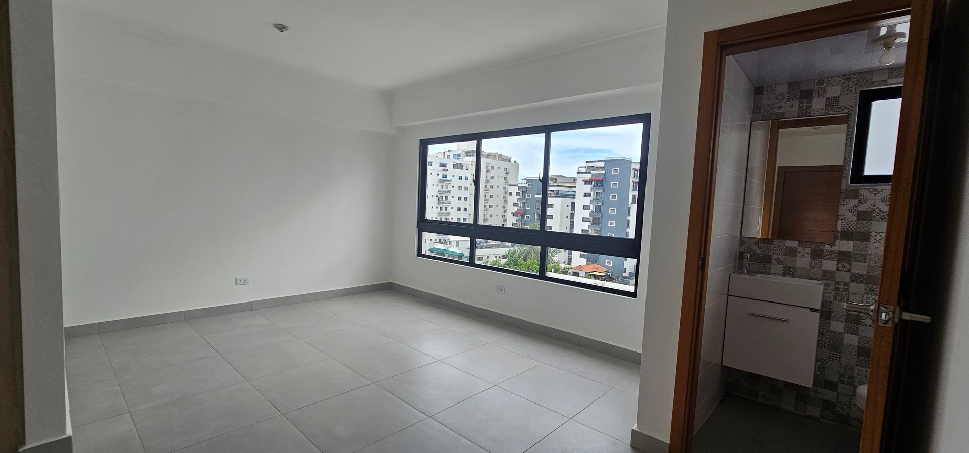 apartamentos - Apartamento  en Alquiler Evaristo Morales  
Usd$900 Nuevo a Estrenar  Churchill  5