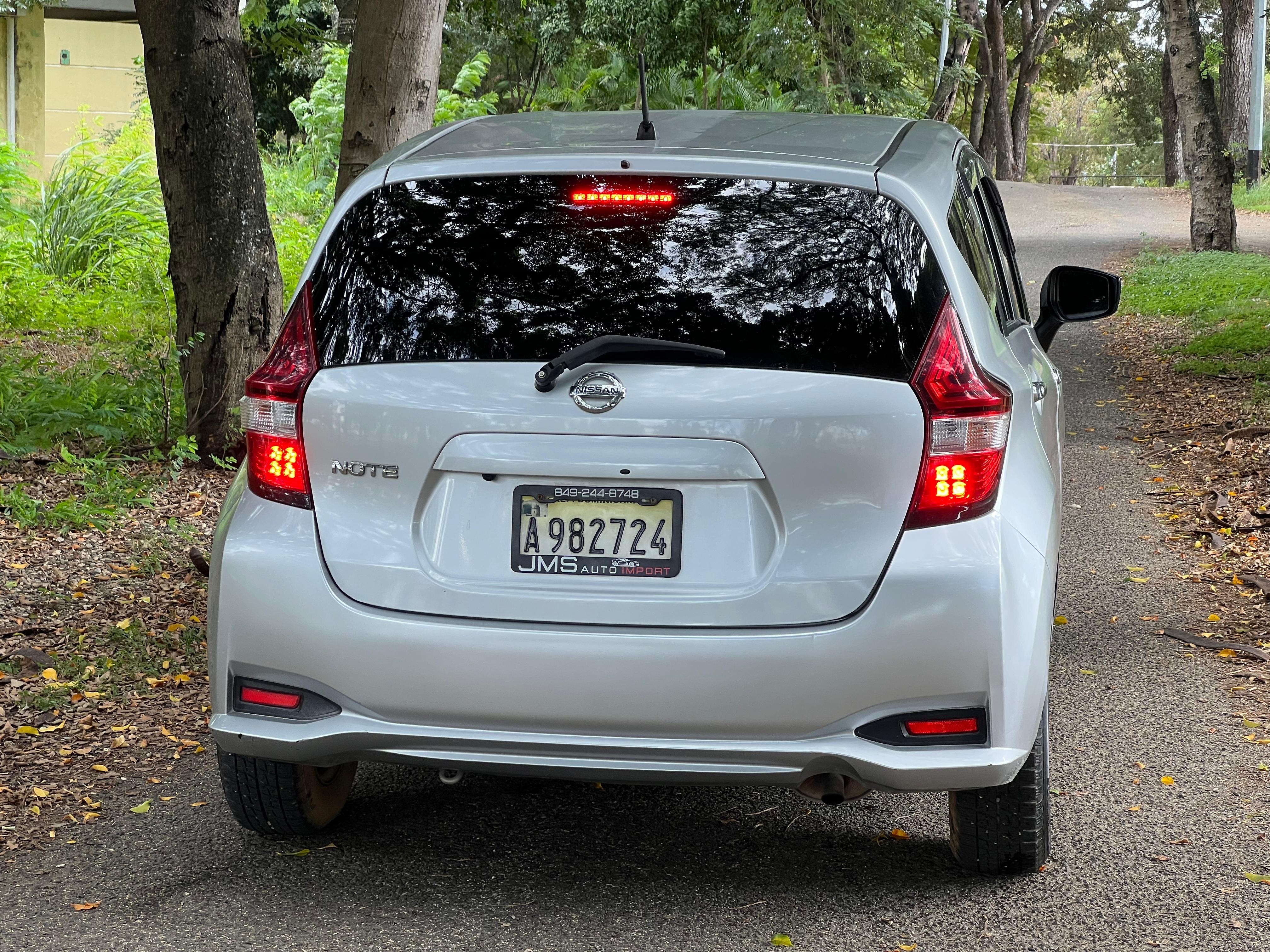 carros - NISSAN NOTE AÑO 2017 3