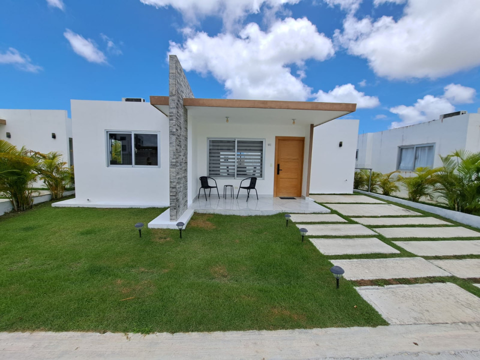 casas - Casa en Venta Amueblada Bávaro Cerca Autovía