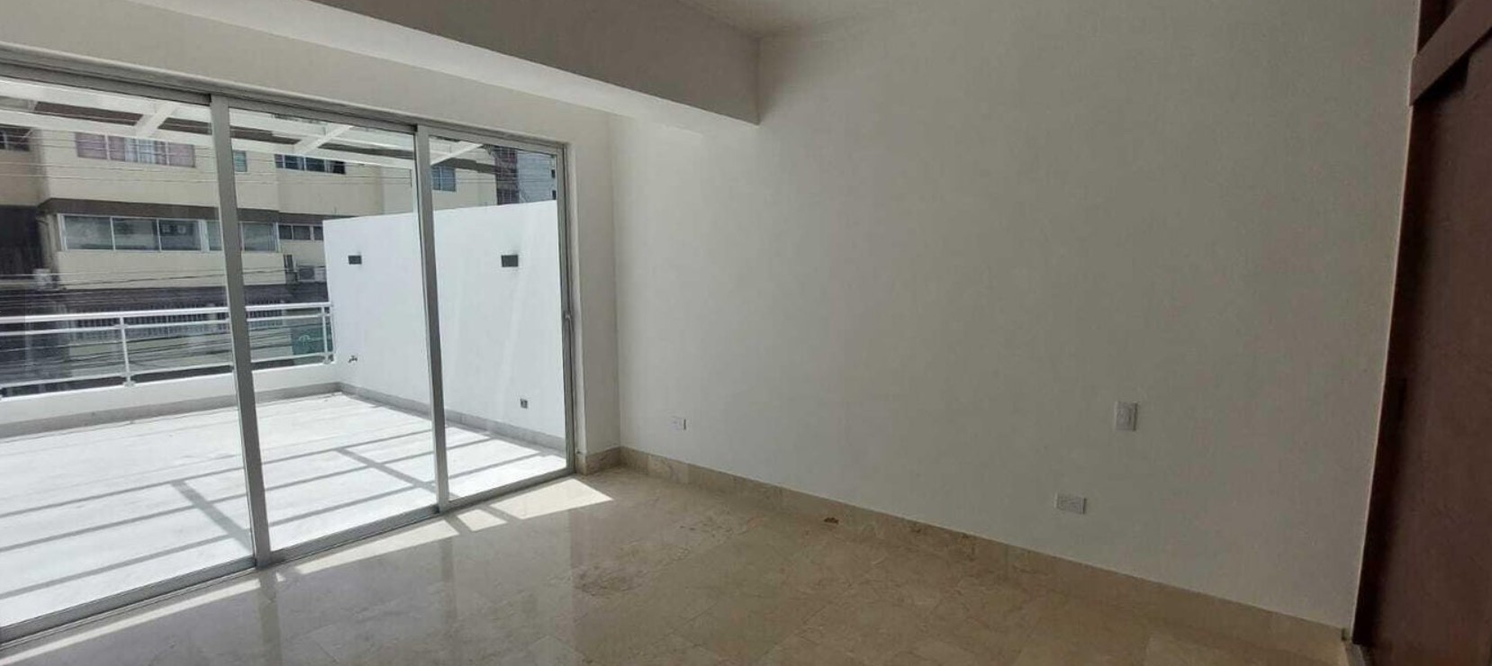 apartamentos - Apartamento 2do piso con terraza en evaristo morales 1