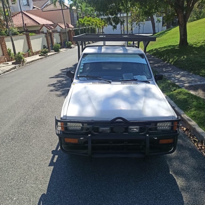 jeepetas y camionetas - Toyota hilux 1988