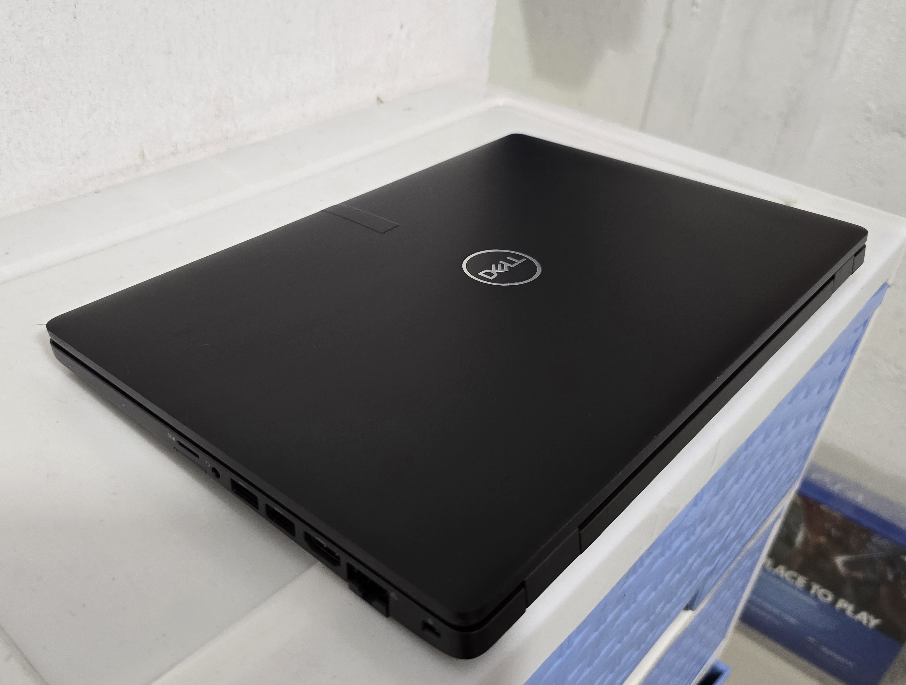 computadoras y laptops - Dell Slim 5400 14 Pulg Core i5 8va Gen Ram 8gb ddr4 Disco 256gb solido HDMI 2