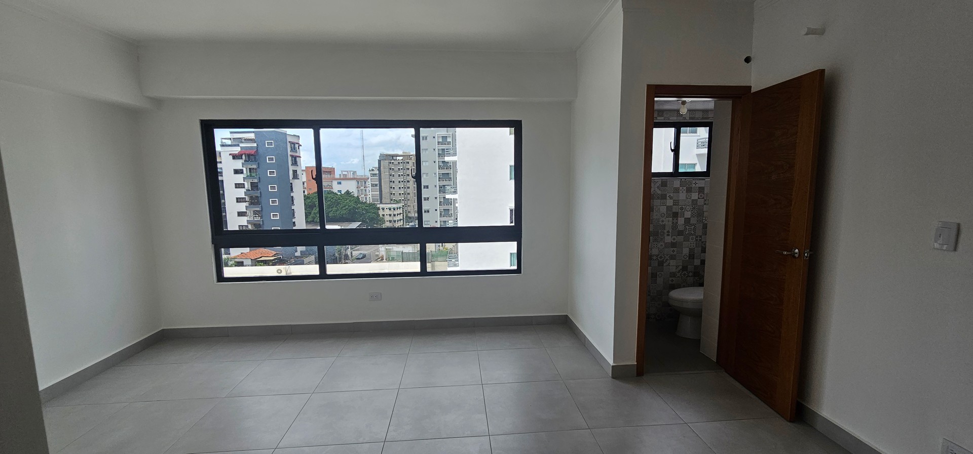 apartamentos - Apartamento  en Alquiler Evaristo Morales  
Usd$900 Nuevo a Estrenar  Churchill  6