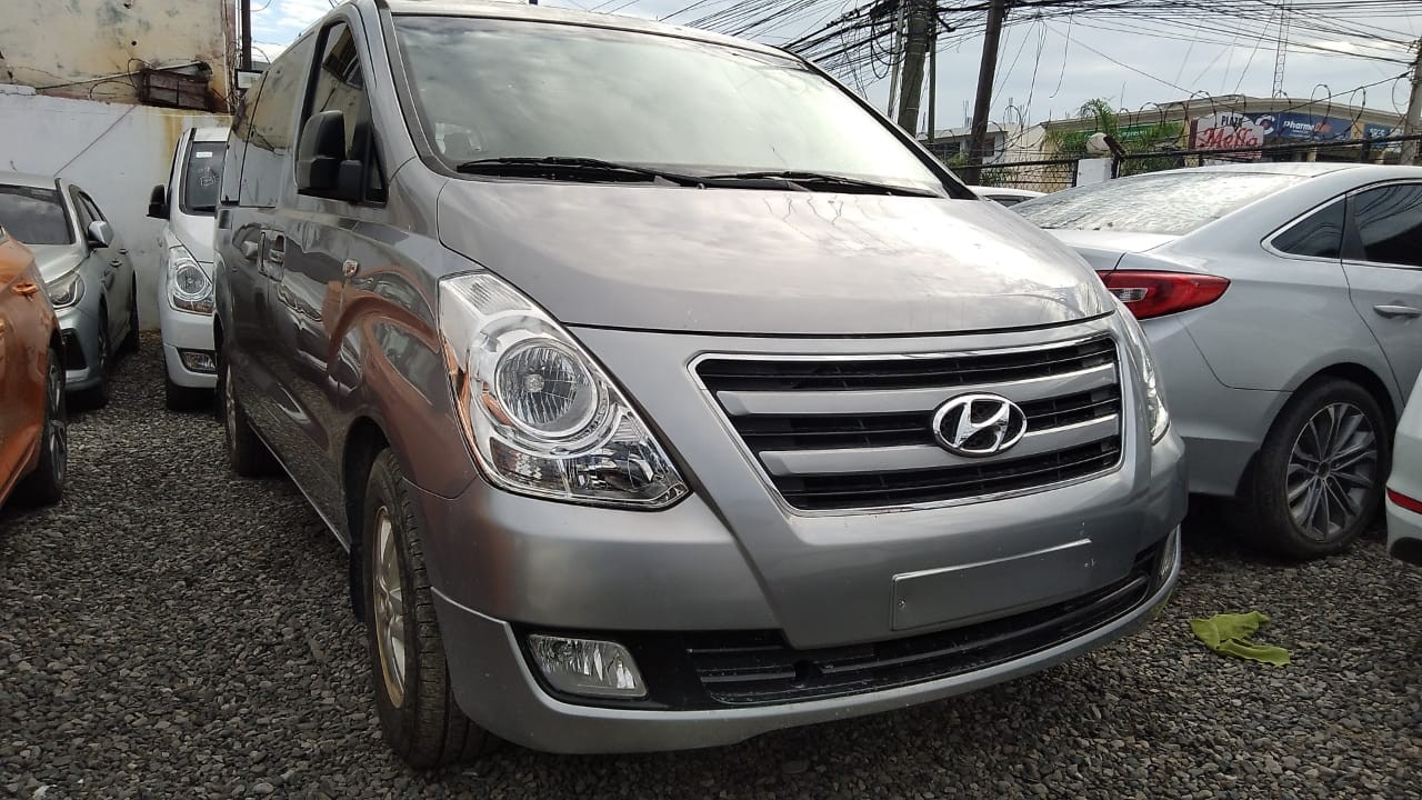 jeepetas y camionetas - HYUNDAI GRAND STAREX CAJA VIEJA 2018 GRIS  0