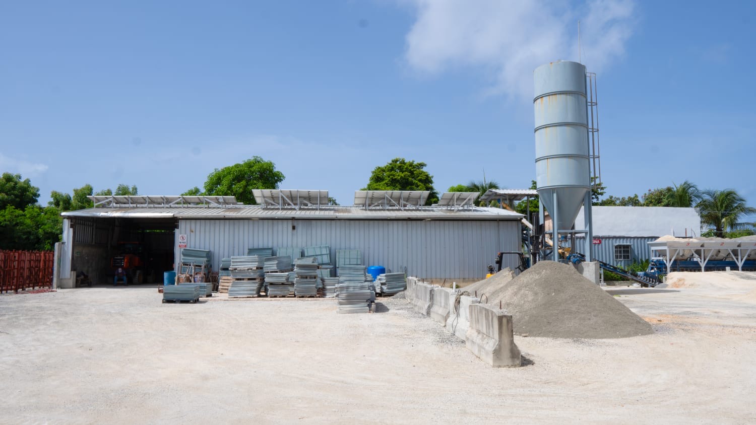 construccion e industrial - Venta de fábrica de block ubicada en las americas 8