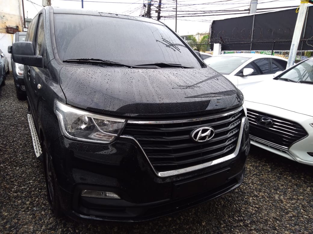 jeepetas y camionetas - HYUNDAI GRAND STAREX 2020 NEGRA