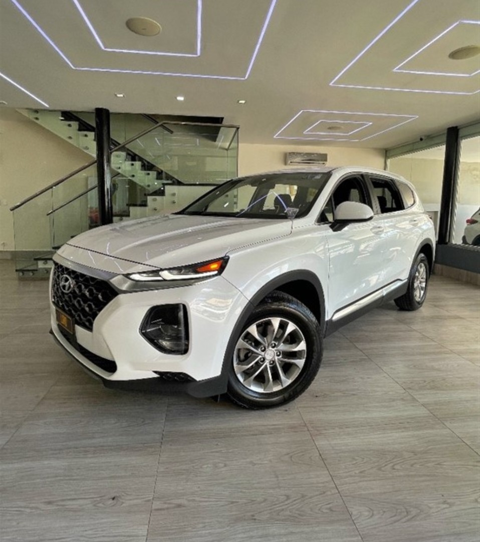 jeepetas y camionetas - Hyundai Santa fe SE 2019 impecable  0