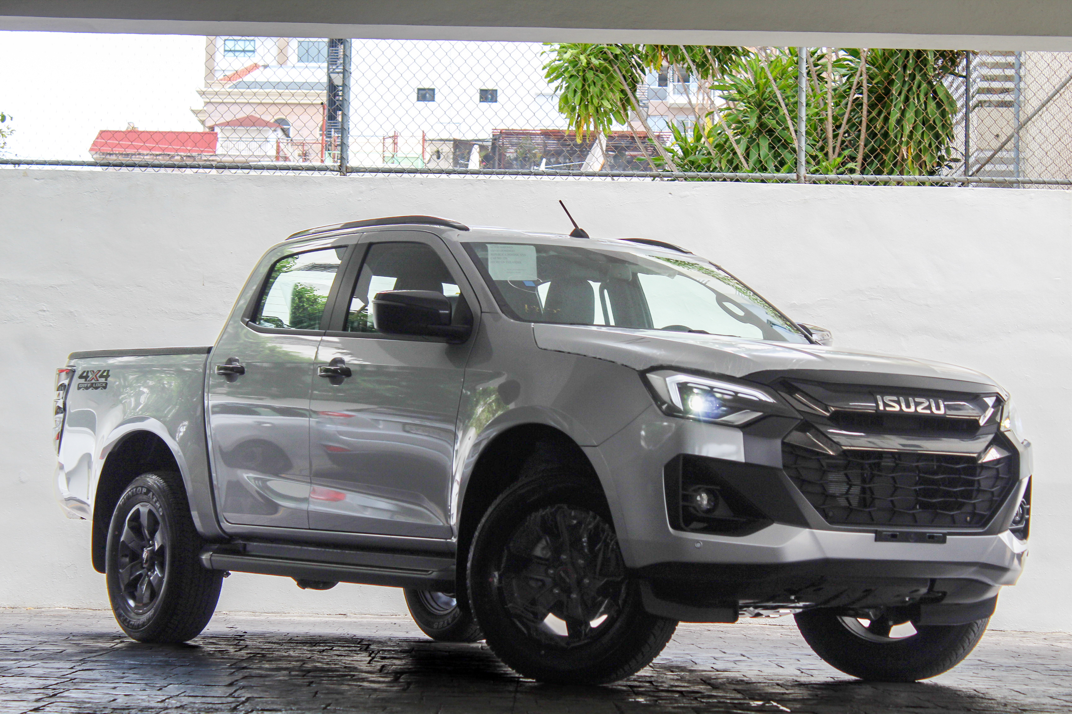 jeepetas y camionetas - Isuzu Dmax Full 2026 Plata 5