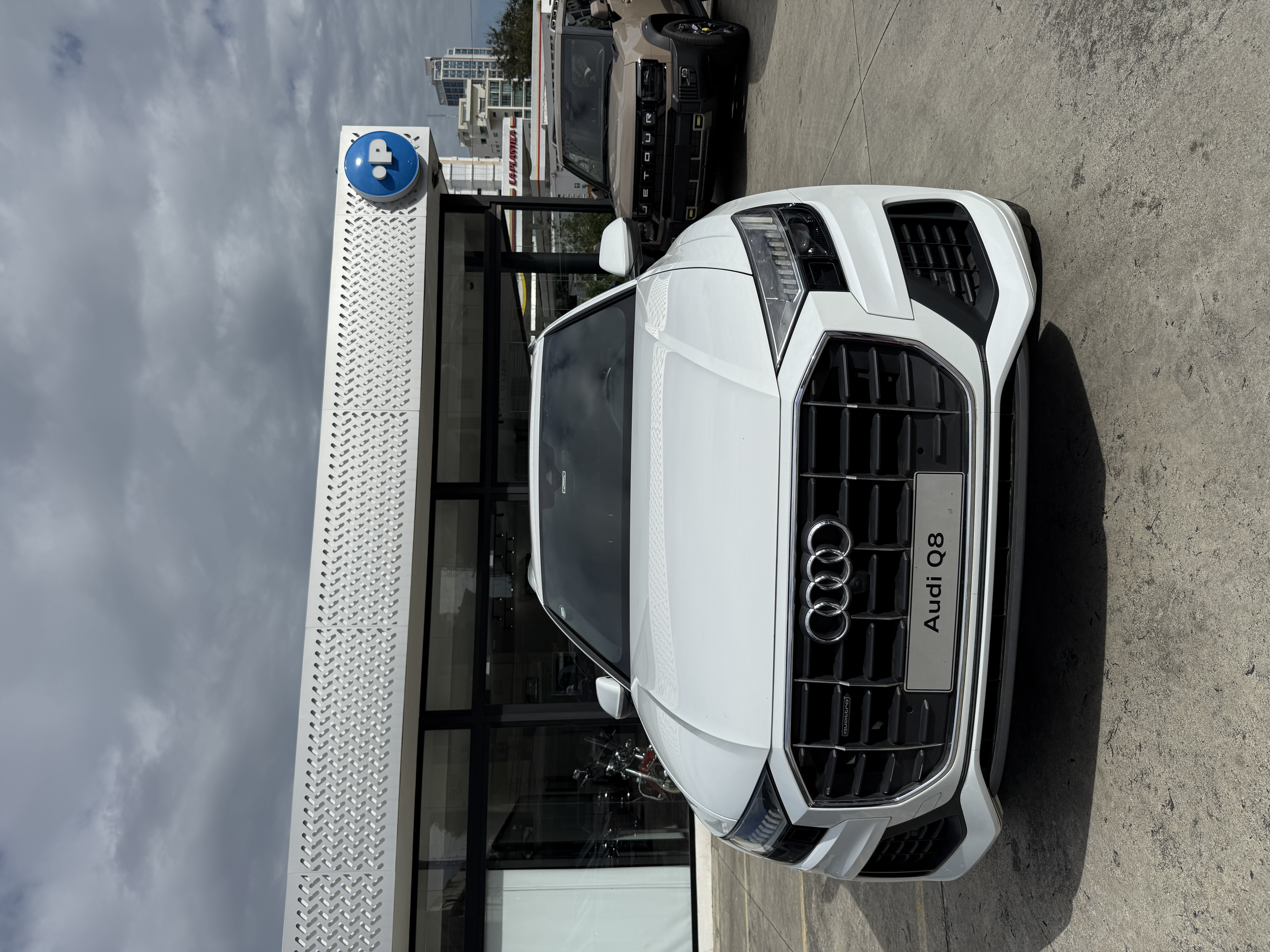 jeepetas y camionetas - Audi Q8 S-line 2019 como Nueva!!!