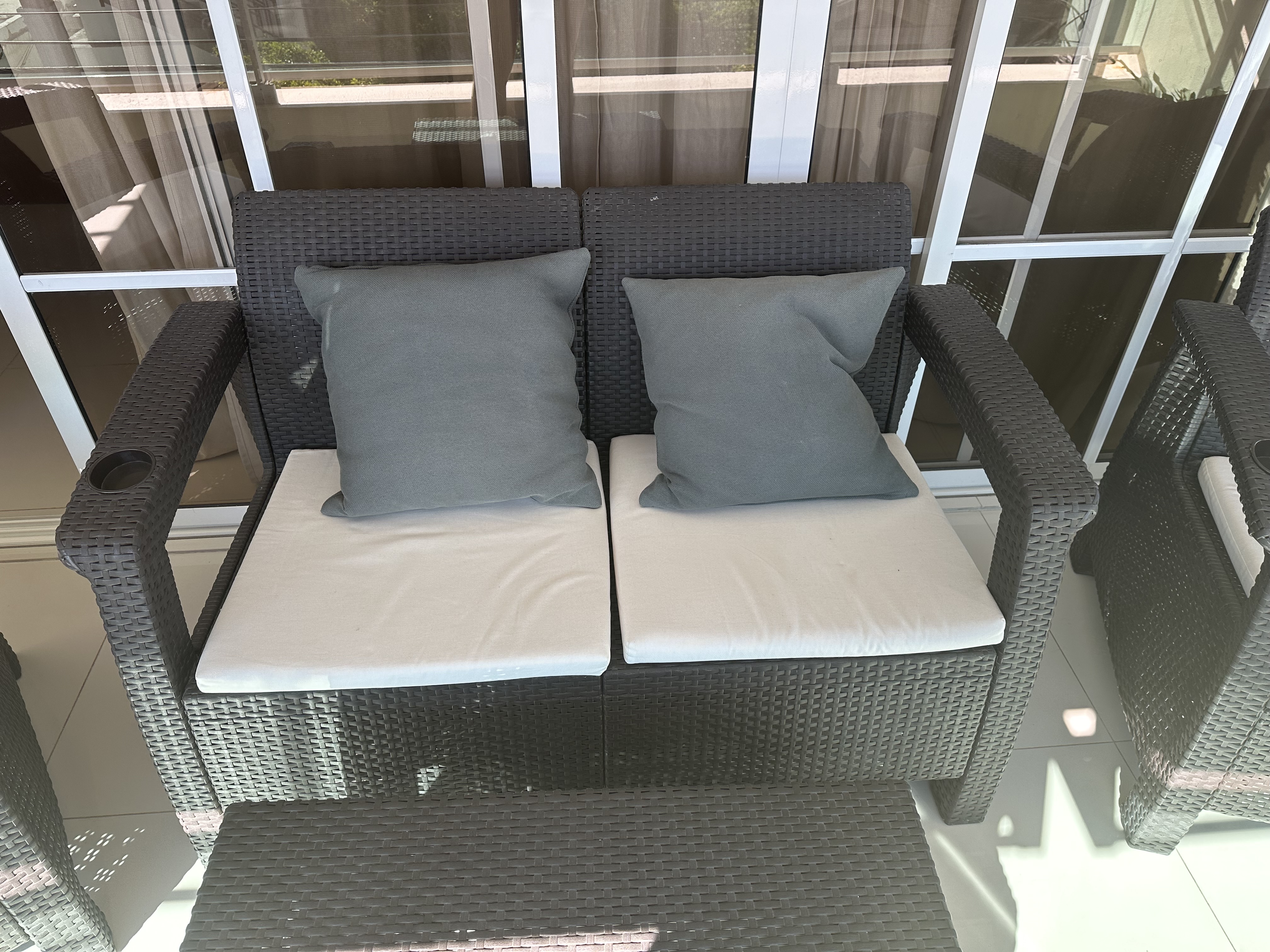 muebles y colchones - Juego de Exterior: Balcón o Patio (cojines Ikea).