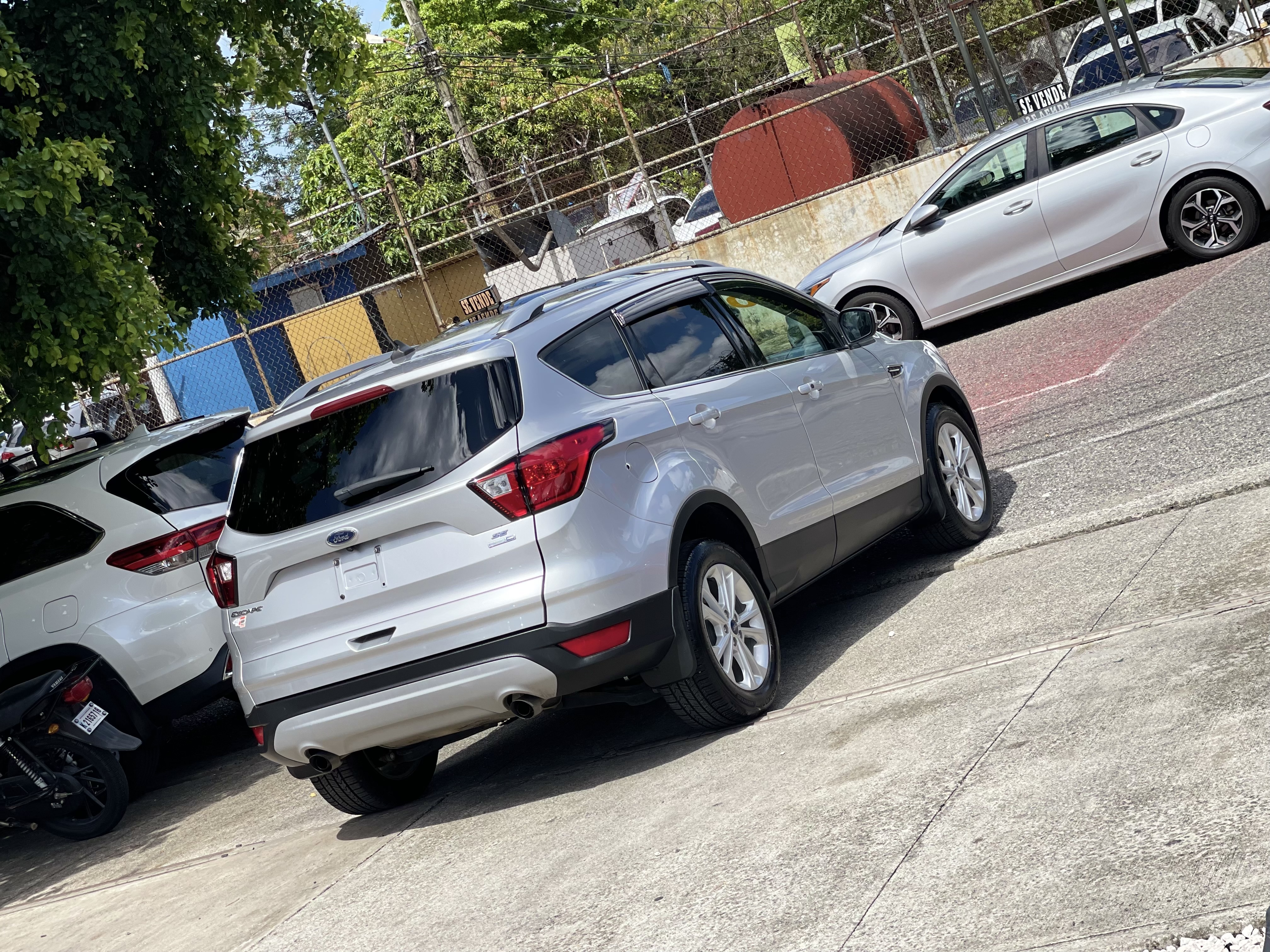 jeepetas y camionetas - 2019 Ford Escape SE 4WD CLEAN CARFAX 1