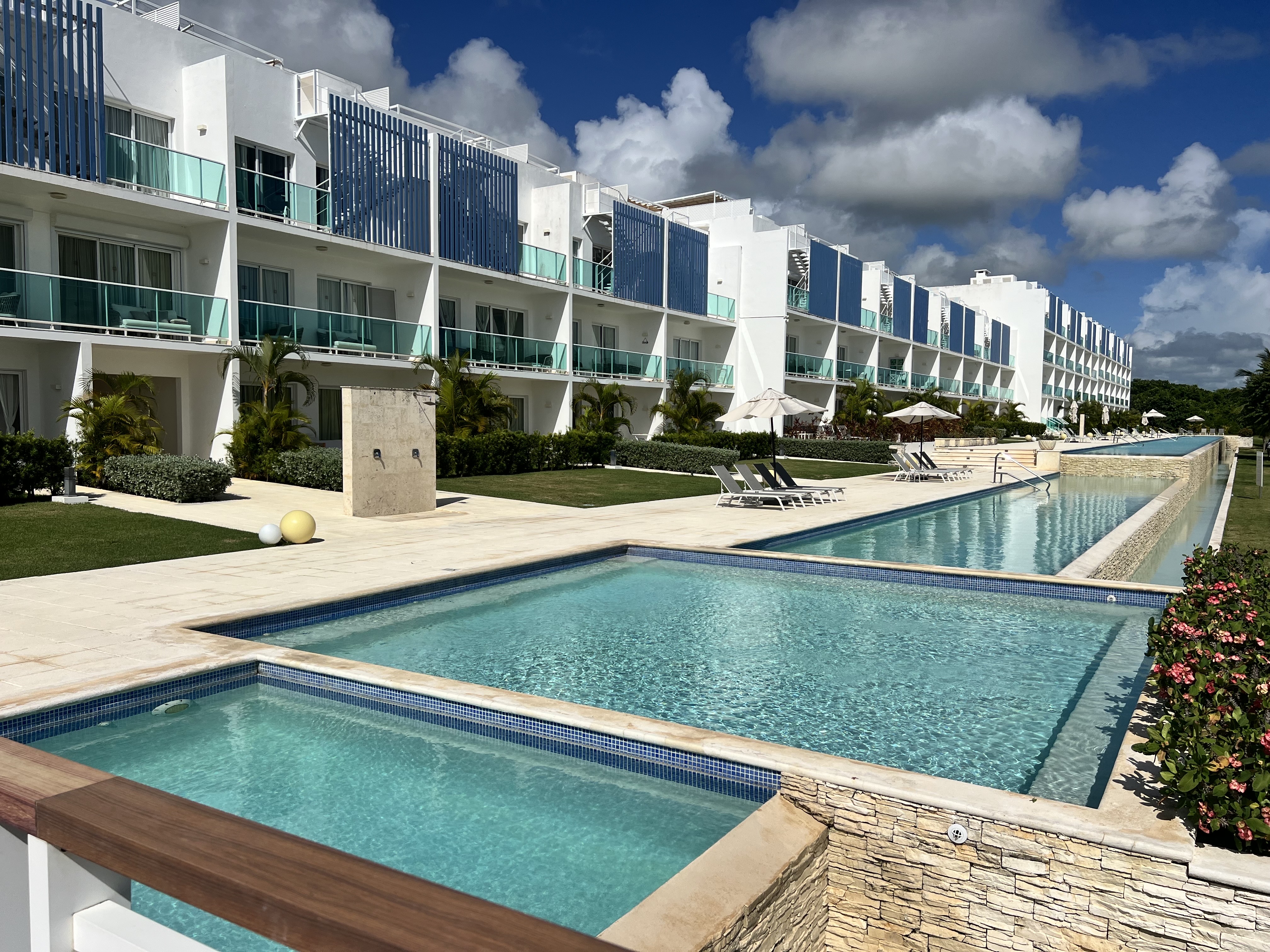 apartamentos - venta de apartamentos amueblado en punta cana con acceso a playa  9