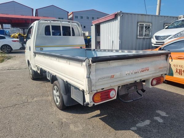 camiones y vehiculos pesados - HYUNDAI PORTER H100 CAMION 2017DESDE: RD$950,000-Automático 3