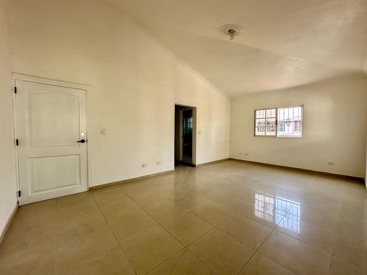 casas - Vendo casa Mirador del este, Santo Domingo este  1