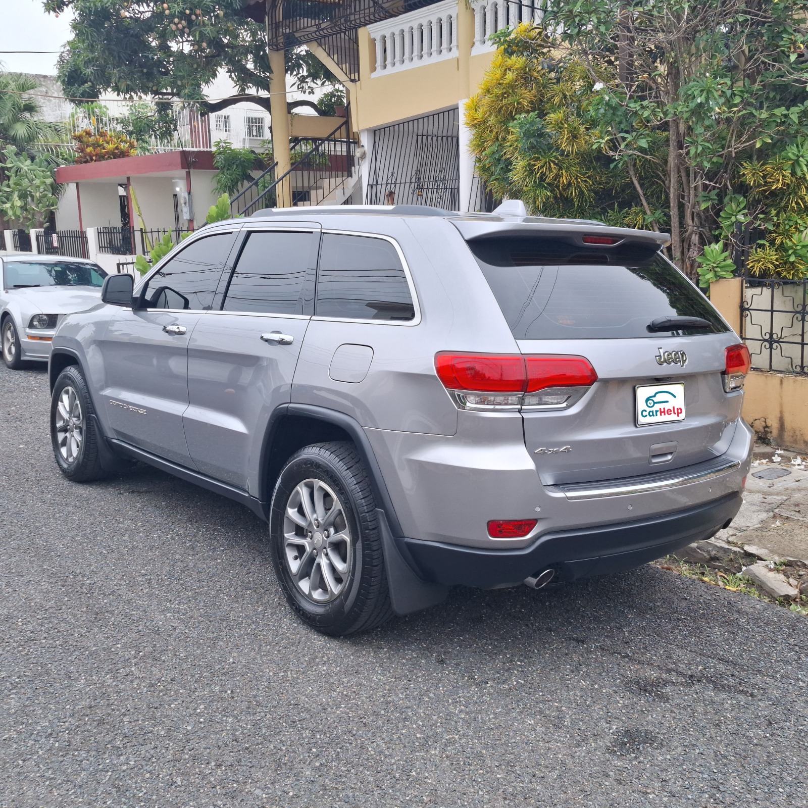 jeepetas y camionetas - Vendo Jeep Grand Cherokee 2014 4X4 Versión especial de la casa Reid & Cia. 5