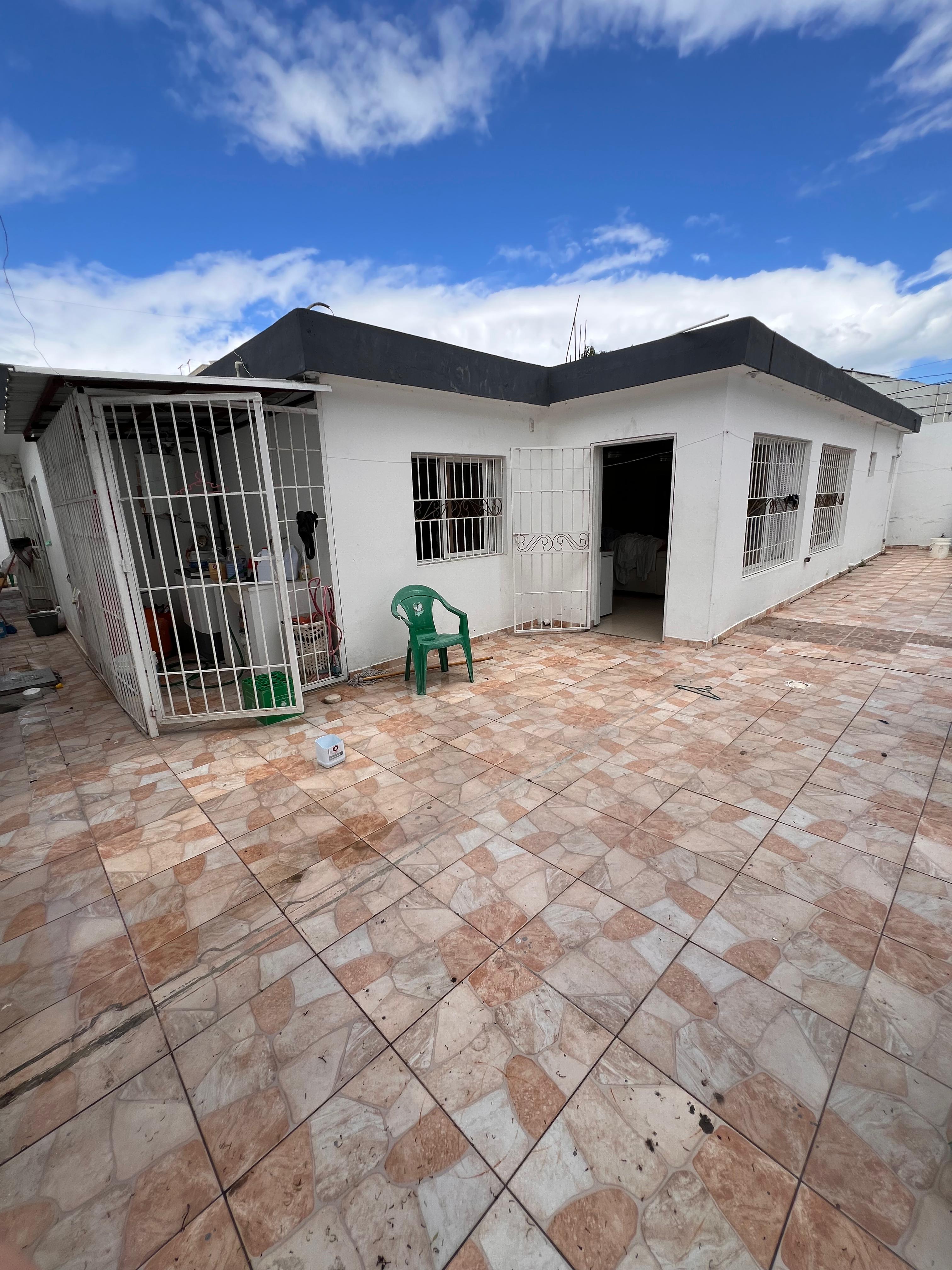 casas - CASA EN VENTA EN EL EMBRUJO III, SANTIAGO.