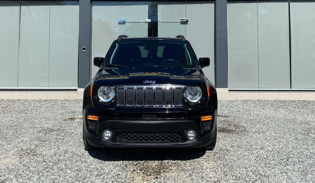 jeepetas y camionetas - Jeep renegade latitud 2019 impecable  0