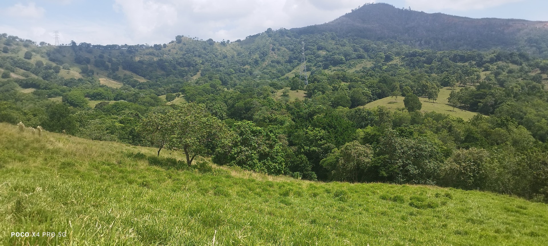 solares y terrenos - Se Vende Tierra en Piedra Blanca Bonao, es una finca de 125 Tareas de terreno.