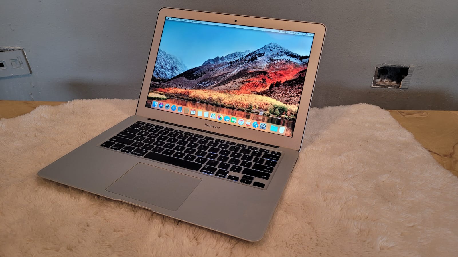 computadoras y laptops - Macbook Air 2015 core i5 4GB 128 SSD 13.3 PLG 4