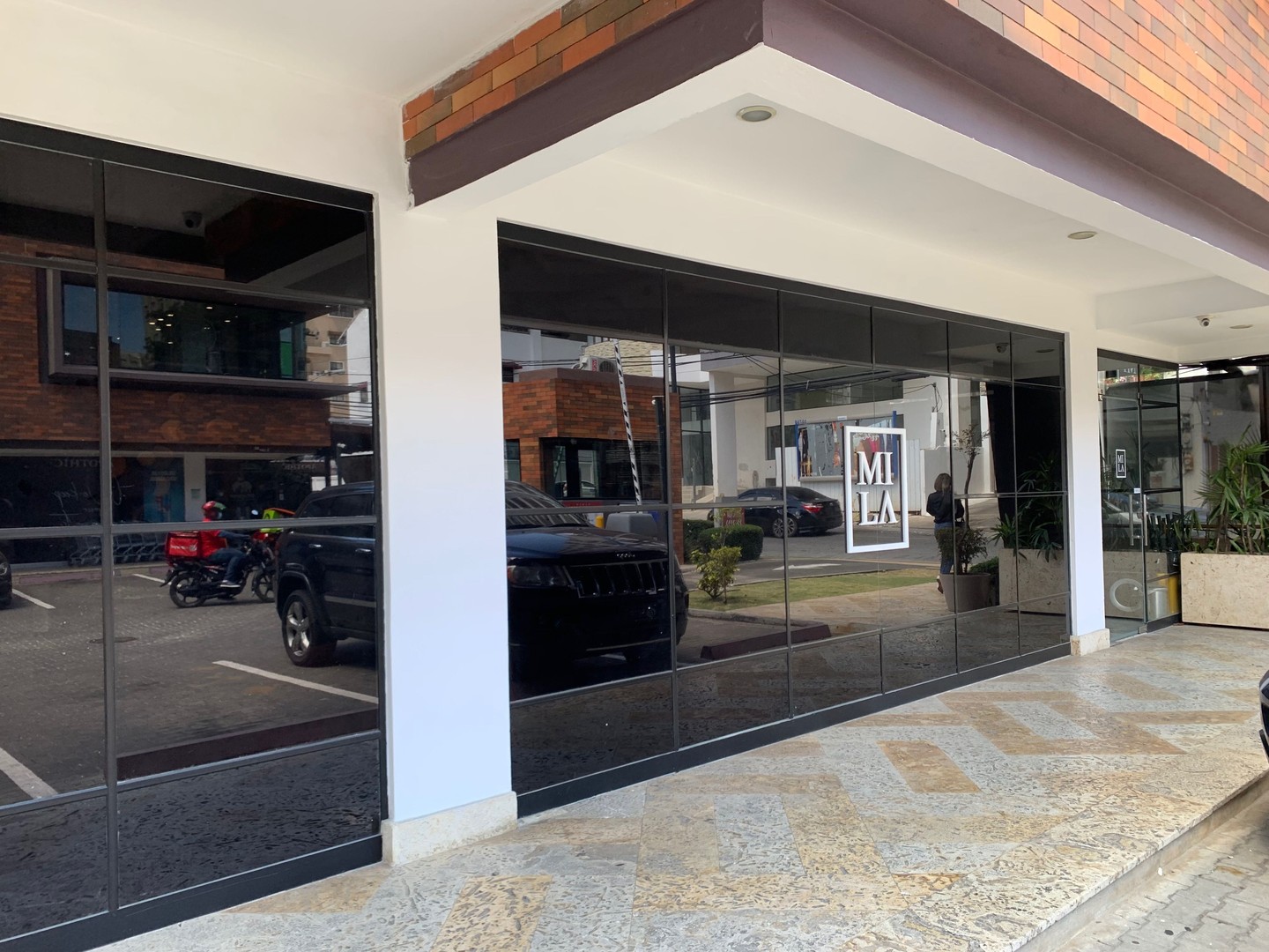 oficinas y locales comerciales - Paraiso local comercial 1er nivel 56m2 ascensor 6