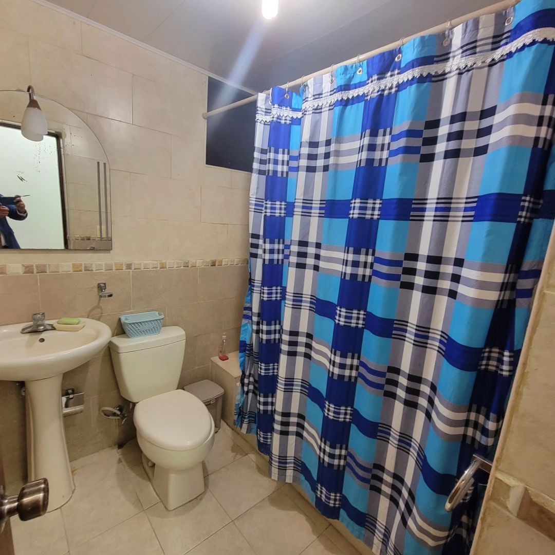 apartamentos - VENDO Amplio Primer Piso de Oportunidad En Viejo Arroyo Hondo Próximo Al Club 9