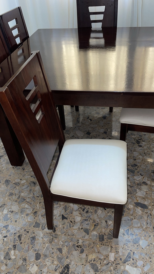 muebles y colchones - Comedor en Andiroba de 6 sillas 1