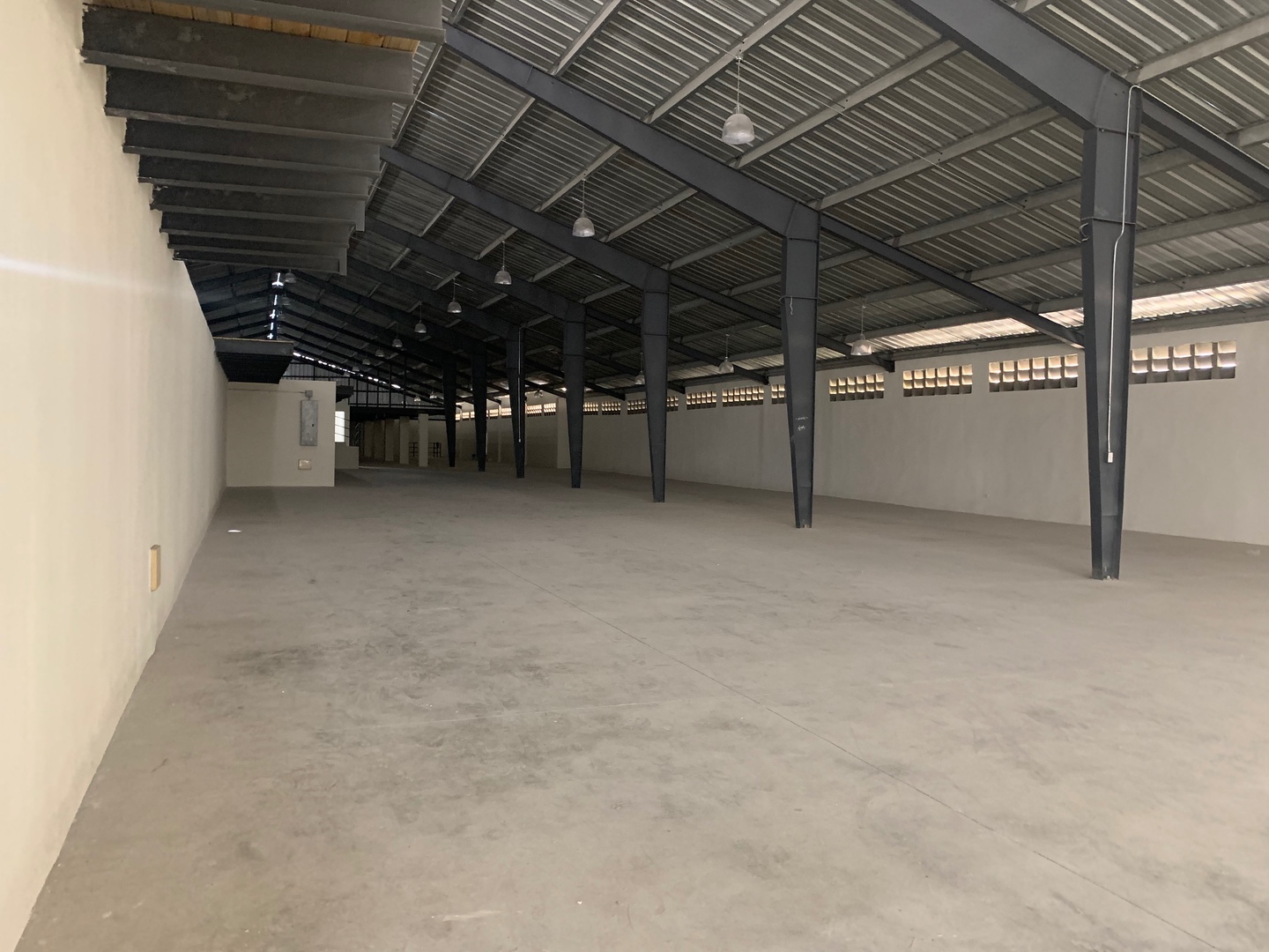 oficinas y locales comerciales - Alquilo Nave zona industrial de herrera de 3,000 Mts. En total 