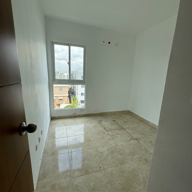 apartamentos - Vendo en la Avenida Monumental  Próximo al Supermercado Ole 2