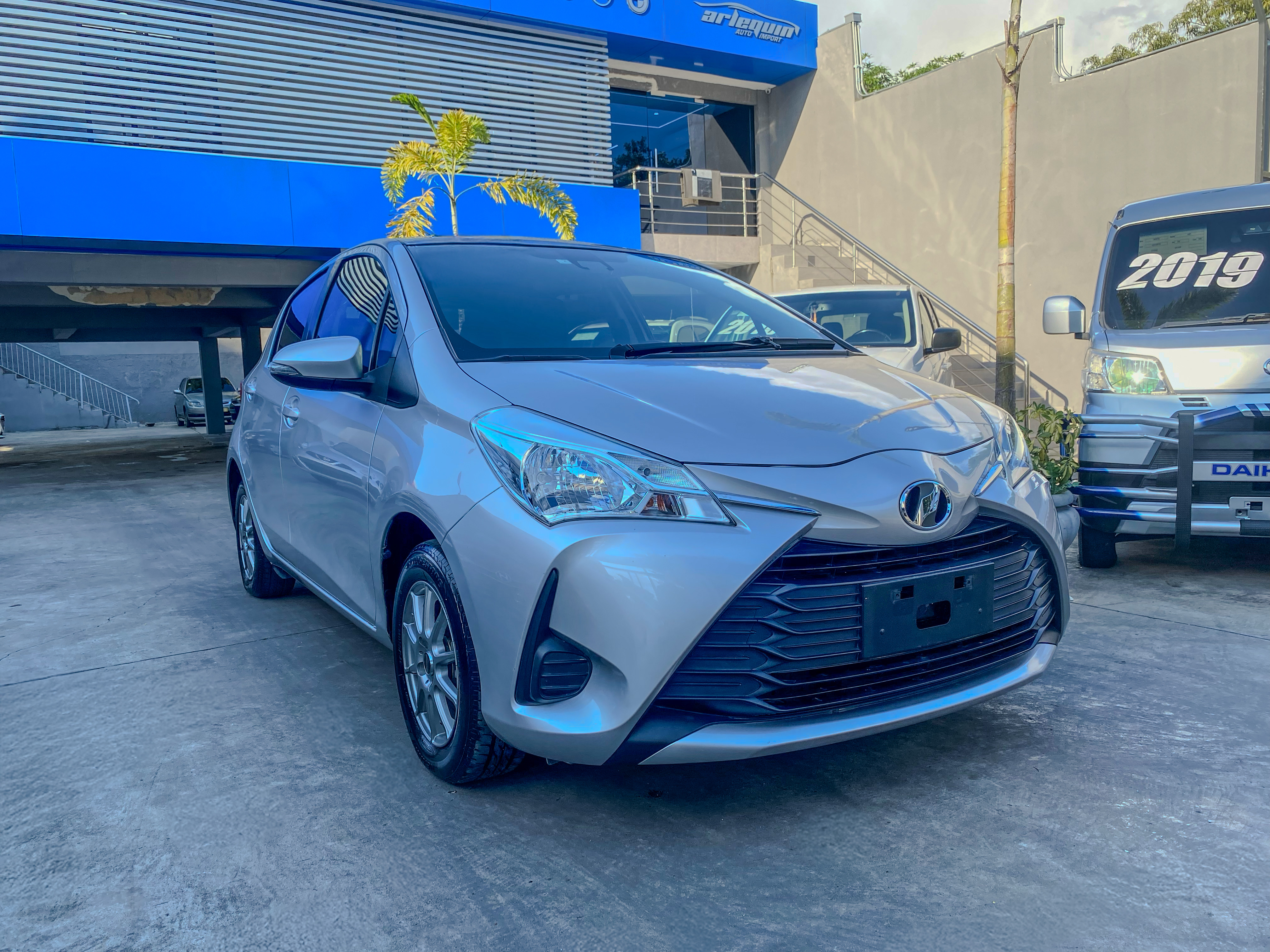 carros - 2018 Toyota Vitz 3