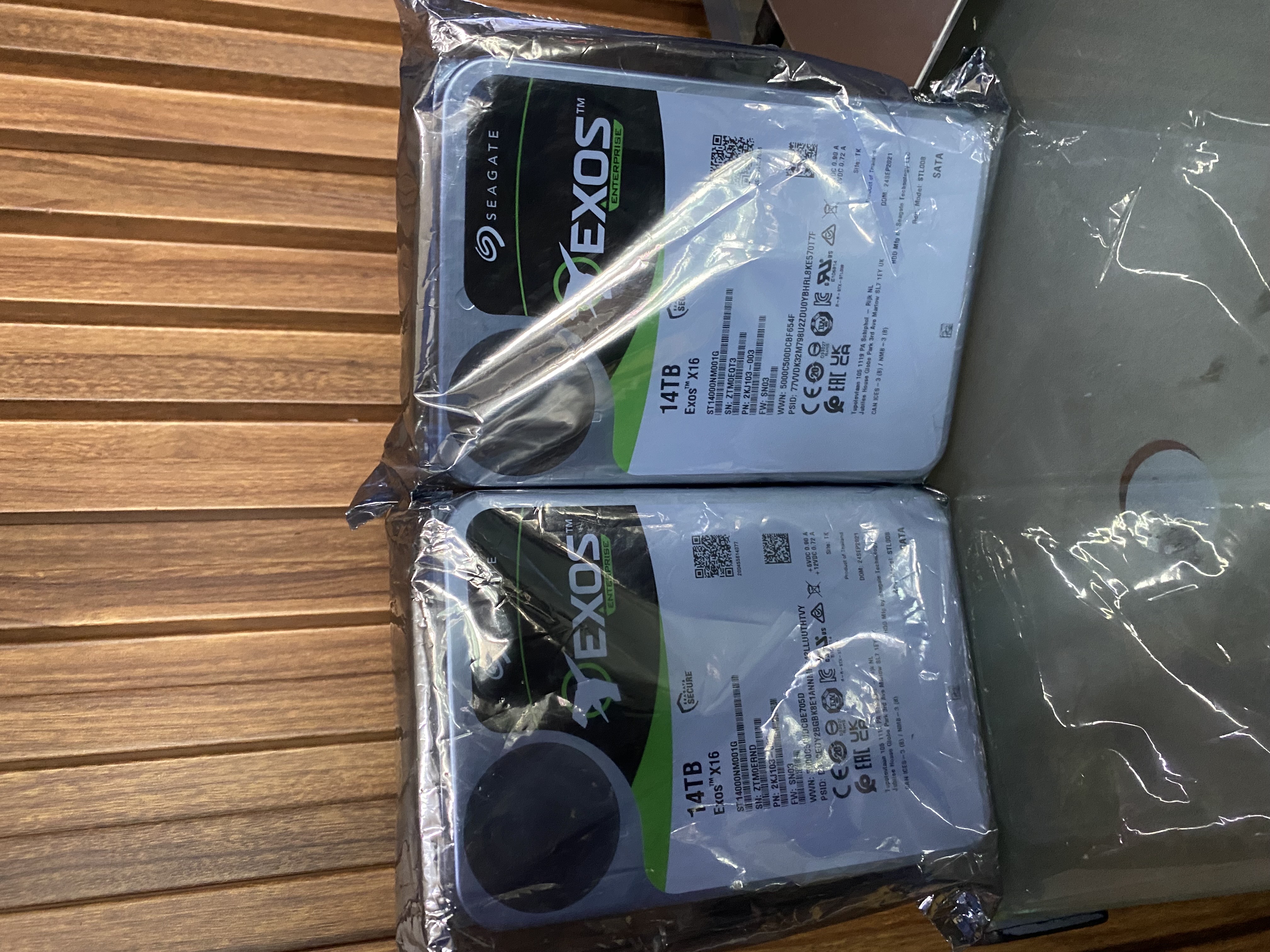 otros electronicos - disco duro sata HDD 14TB  3