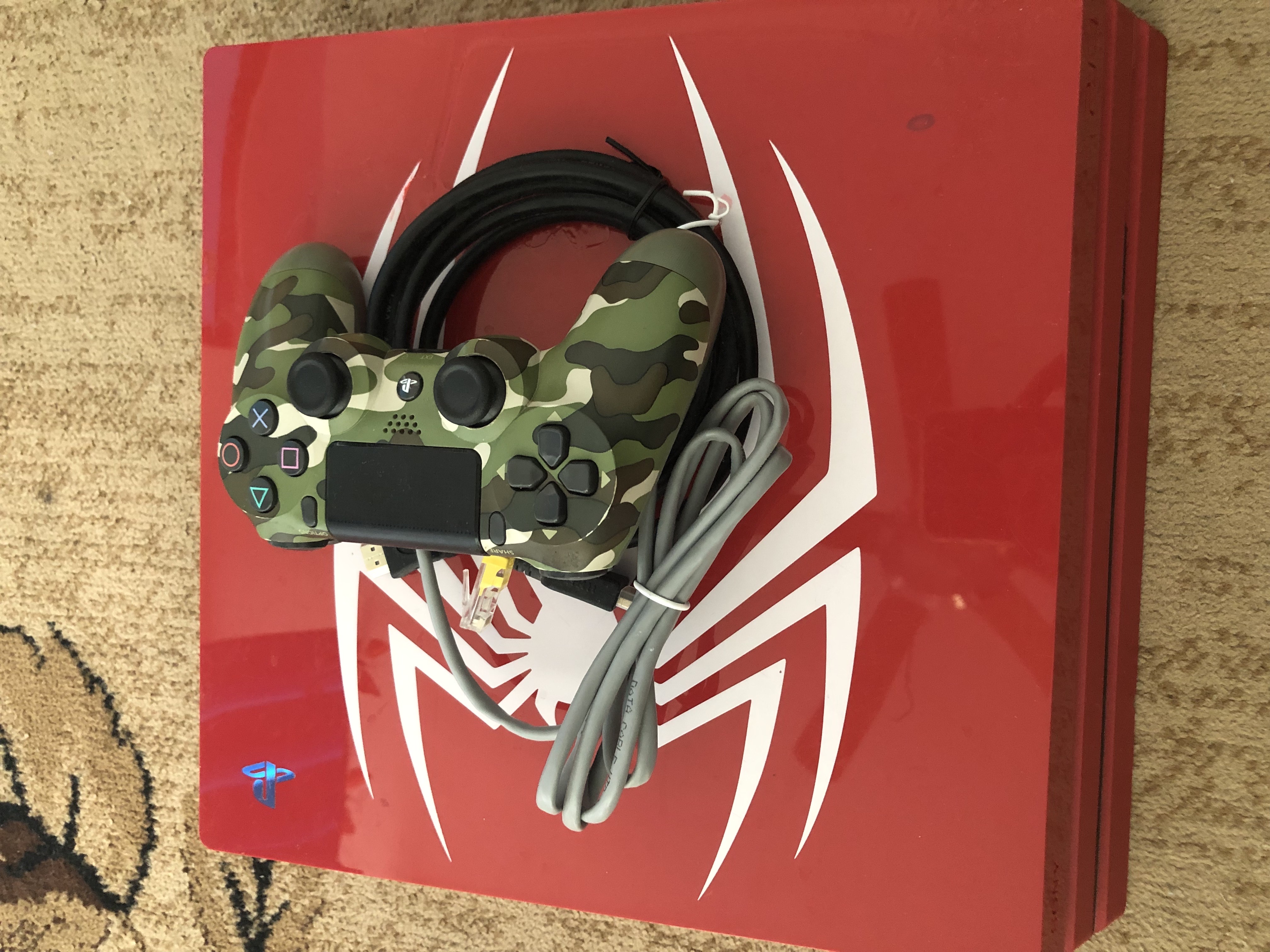 consolas y videojuegos - PlayStation 4 Pro Limited Spiderman con su control original y cables higuey