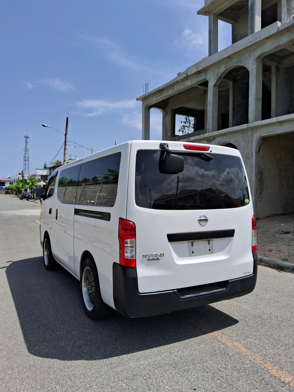 jeepetas y camionetas - Se vende Nissan Caravan recién importada  5