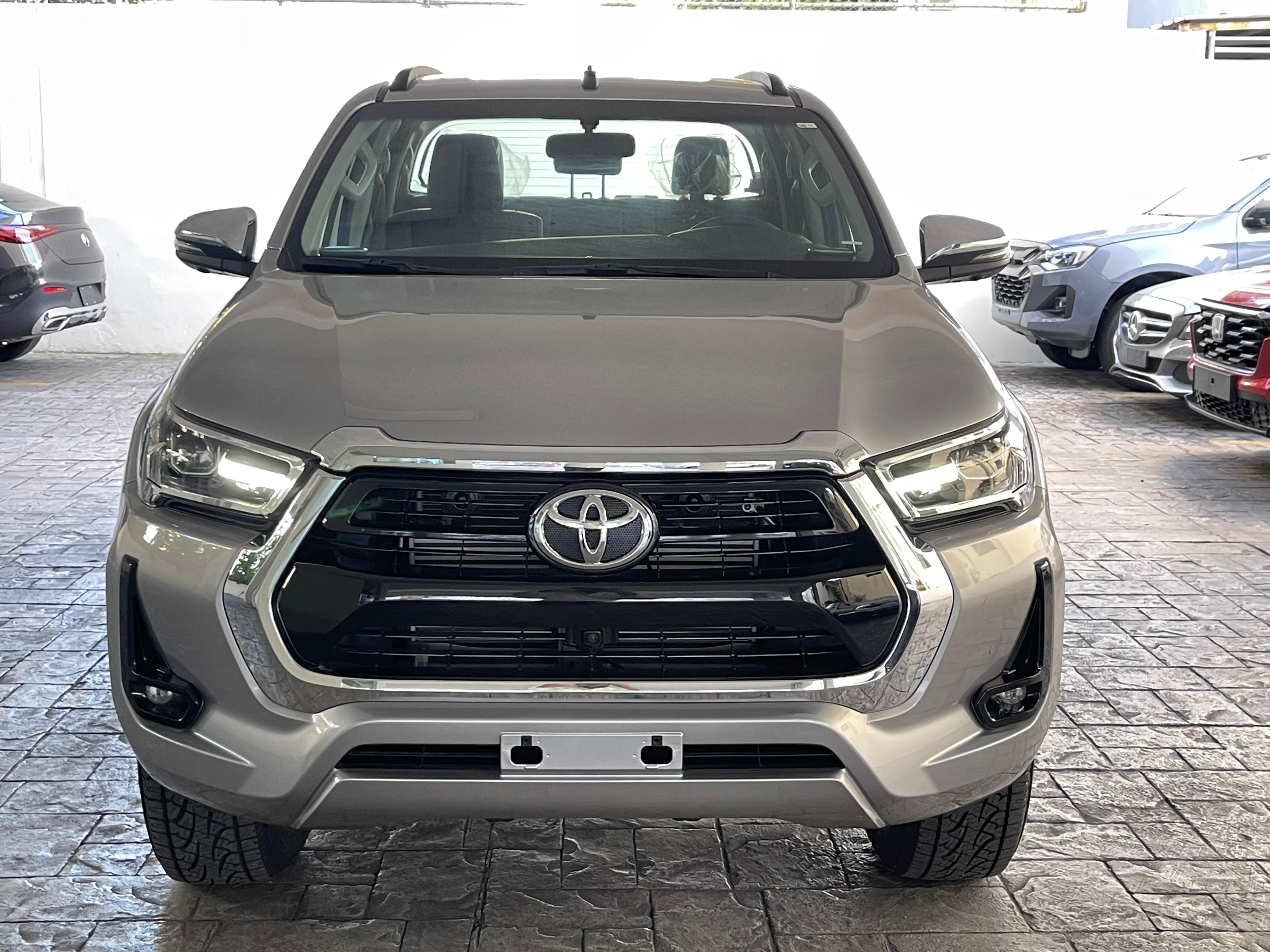 camiones y vehiculos pesados - Toyota Hilux Limited 2025 2