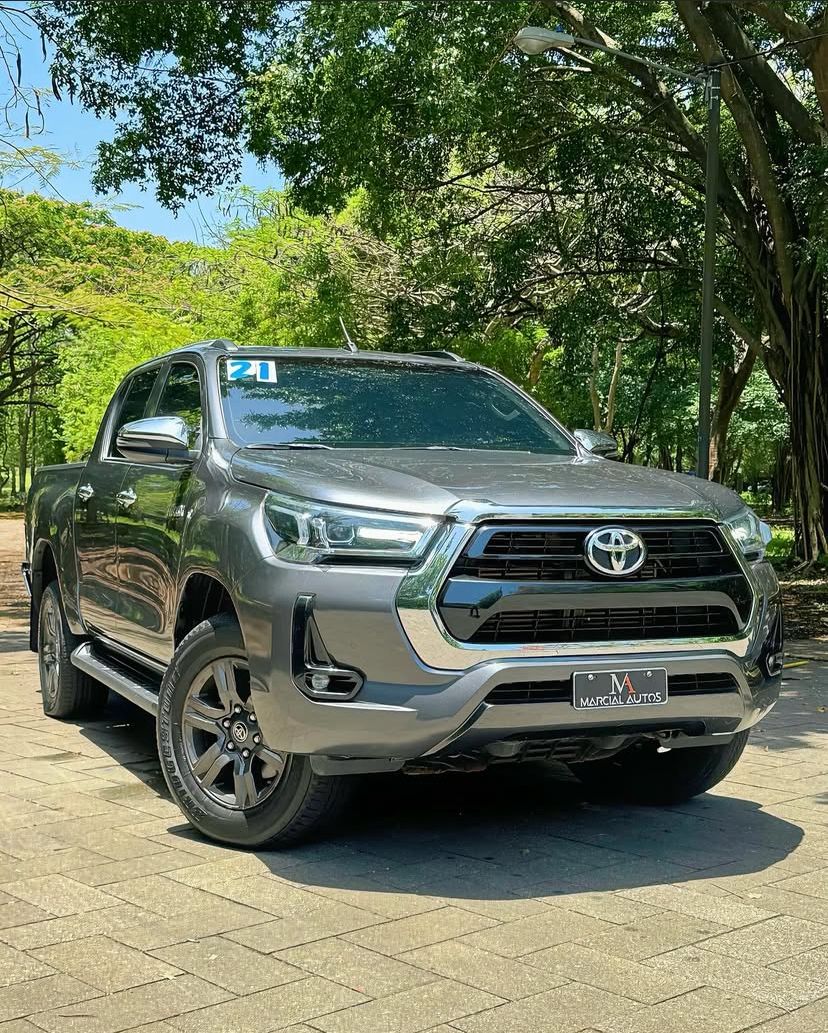 jeepetas y camionetas - Gran oportunidad de montarte en esta impecable Toyota Hailux limited 2021 4x4  0