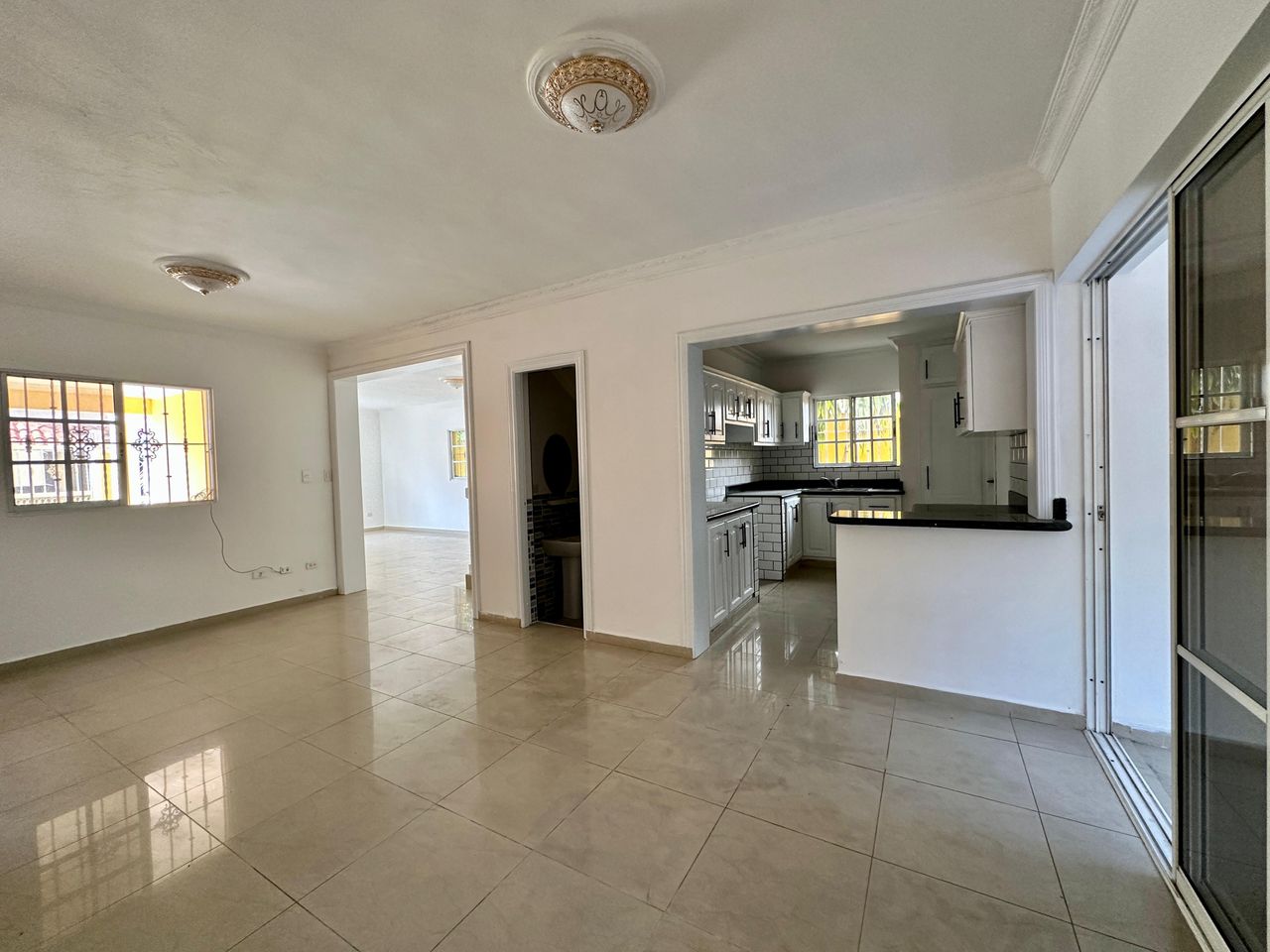 casas - Vendo casa Mirador del este, Santo Domingo este  3