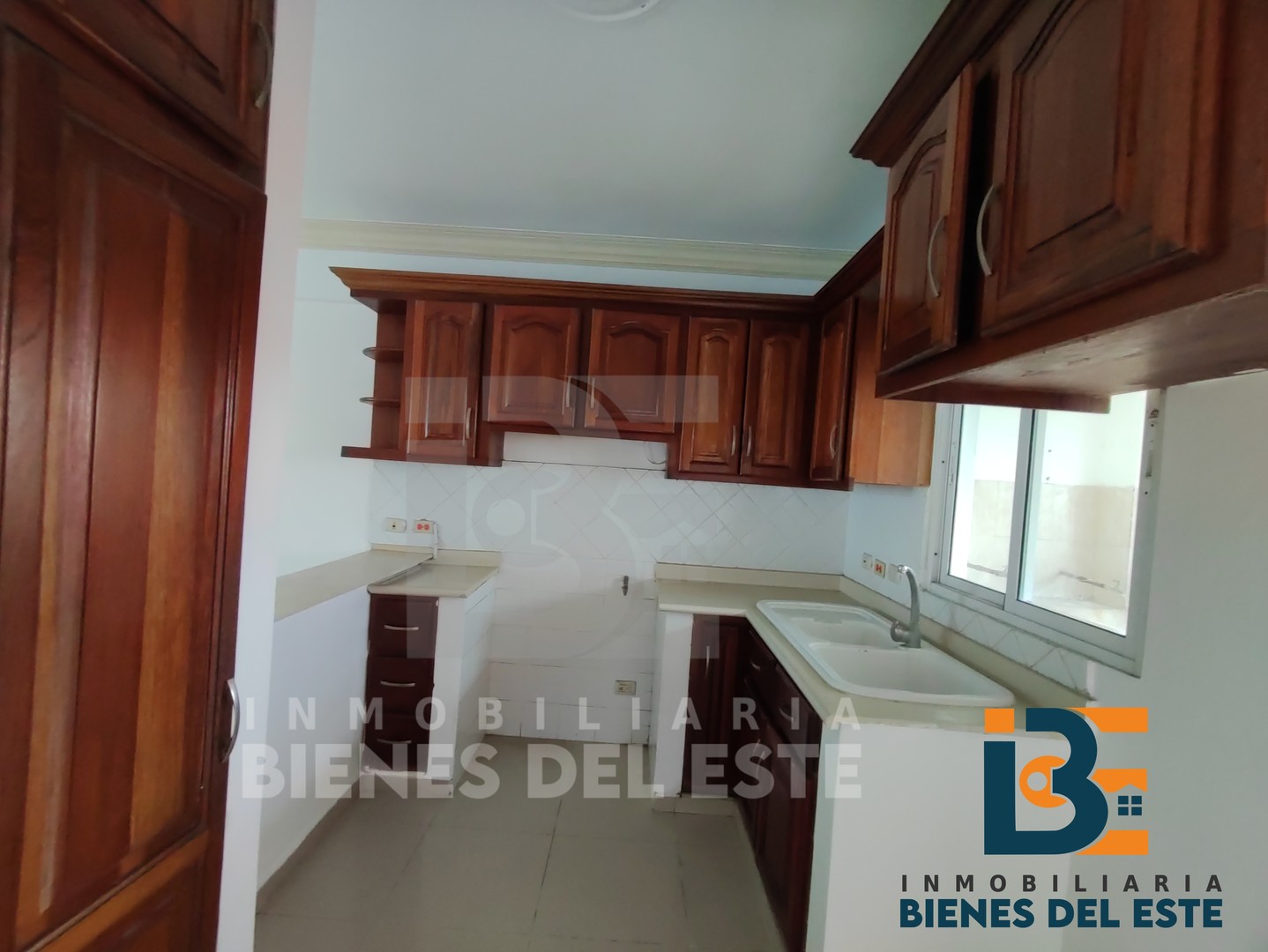 apartamentos - ...REBAJADO DE PRECIO Apartamento a Una Esquina del Malecon 5