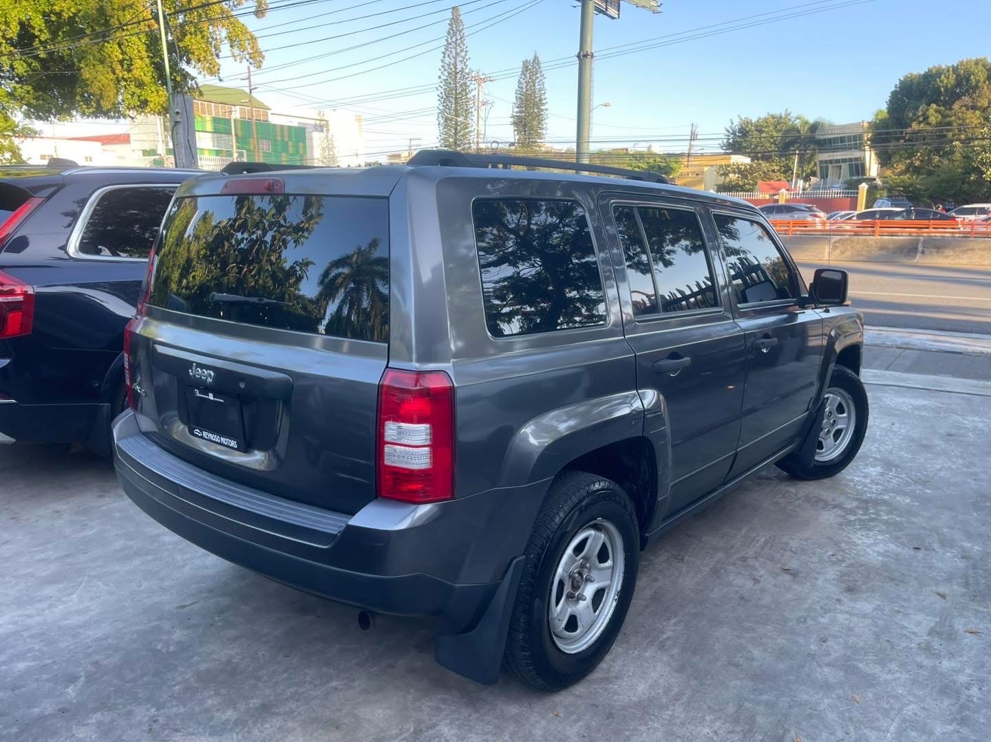 jeepetas y camionetas - JEEP PATRIOT SPORT 4WD 2014 4