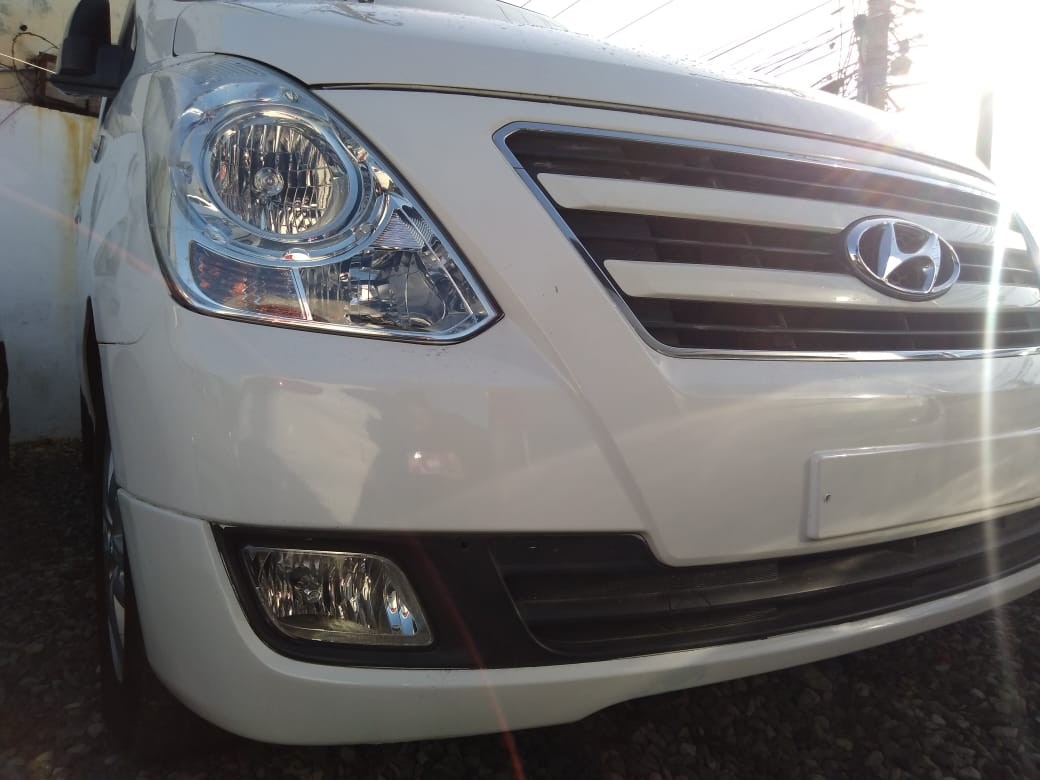 jeepetas y camionetas - HYUNDAI GRAND STAREX 2018 BLANCODESDE: RD$1,300.100