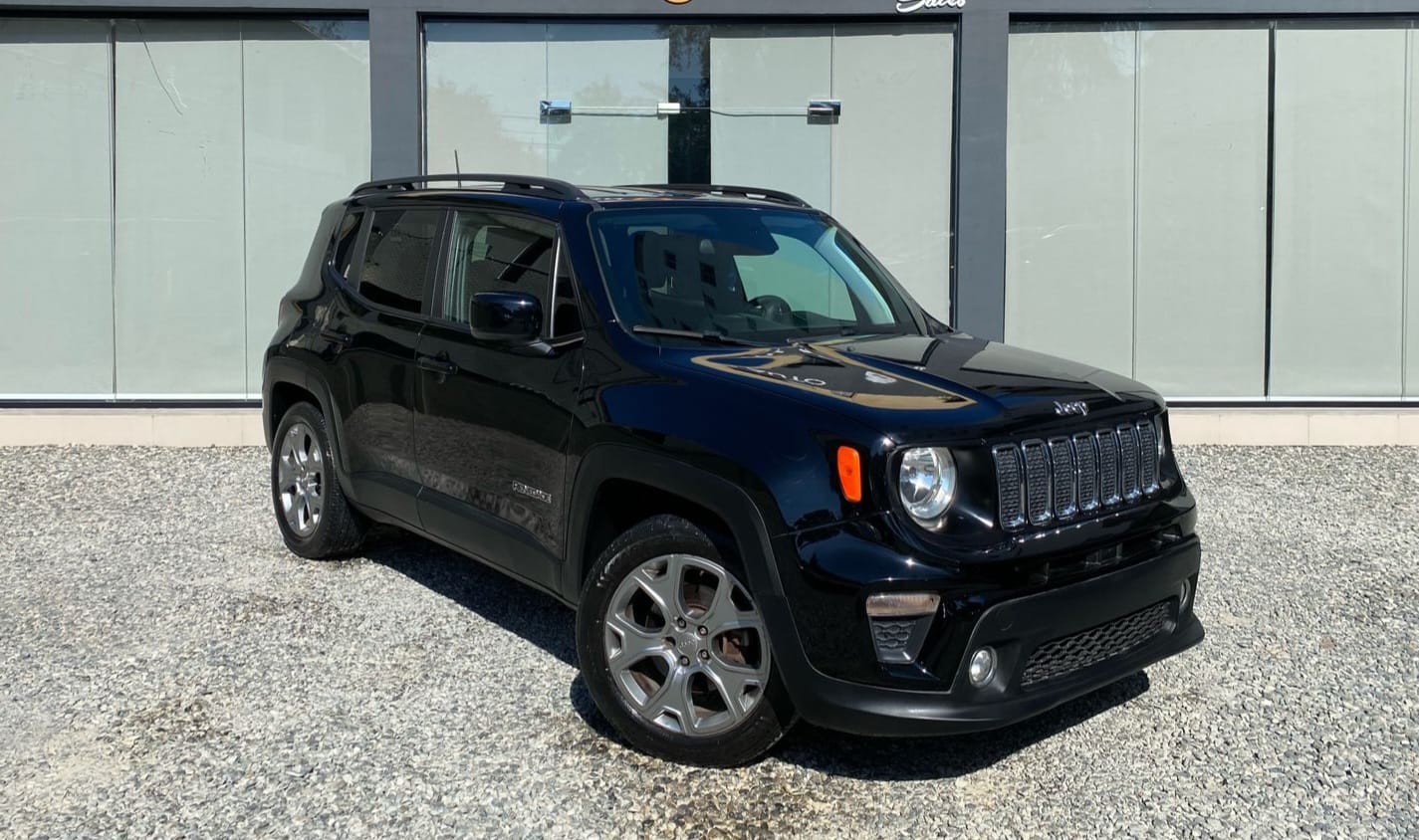 jeepetas y camionetas - Jeep renegade latitud 2019 impecable  2